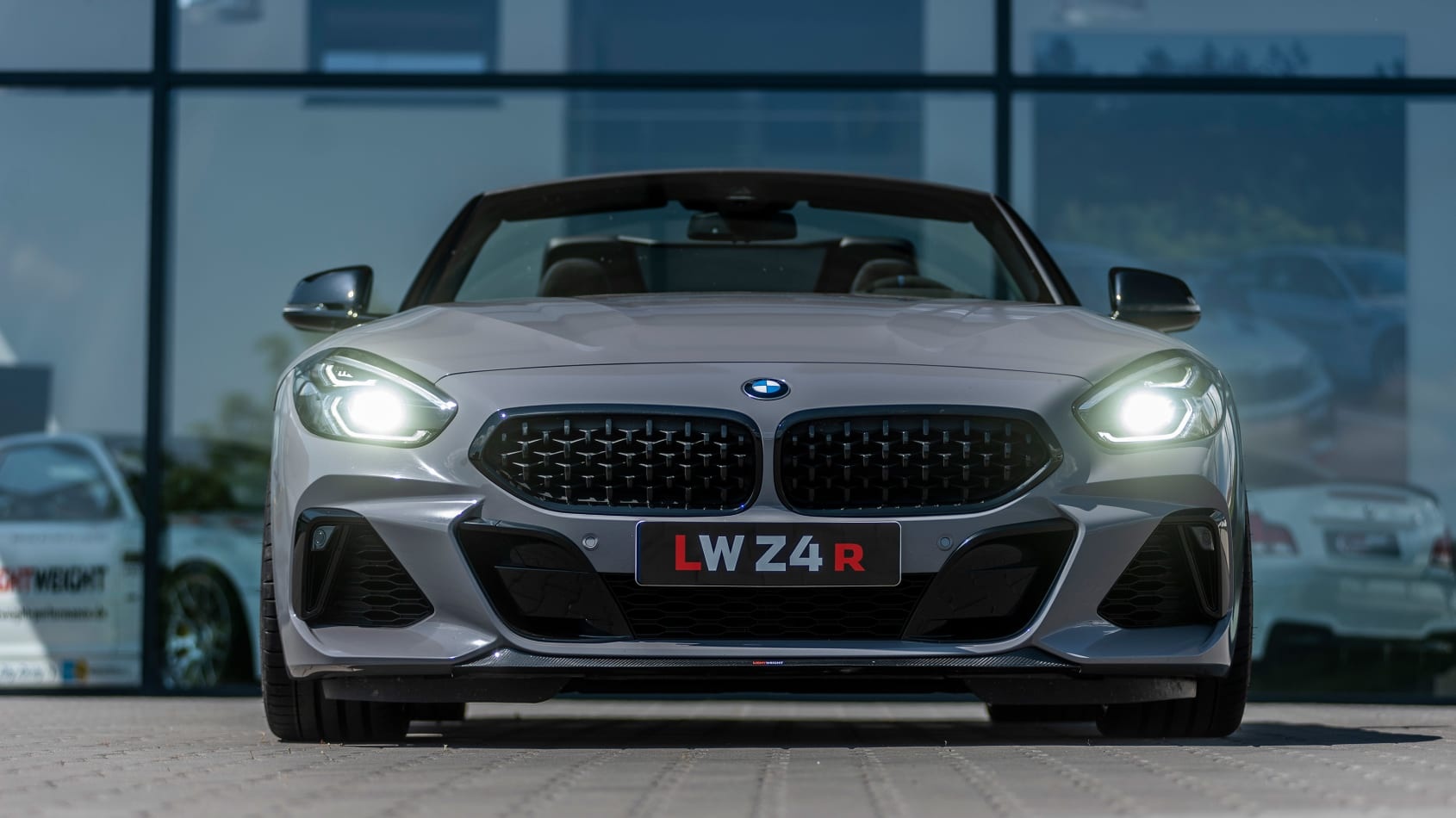 Ban do BMW Z4 R cong suat 395 ma luc tu Lightweight Performance anh 2