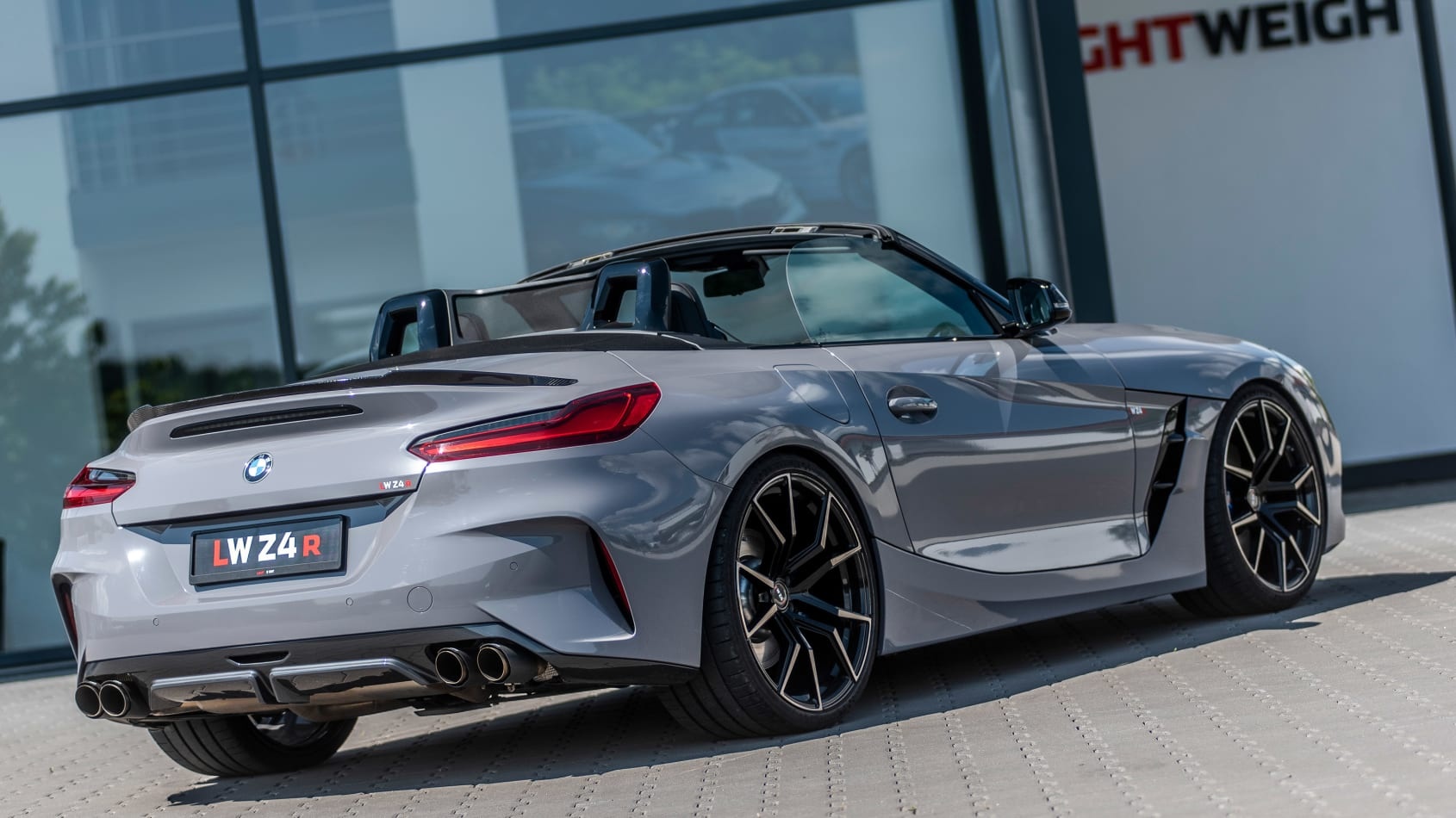 Ban do BMW Z4 R cong suat 395 ma luc tu Lightweight Performance anh 6