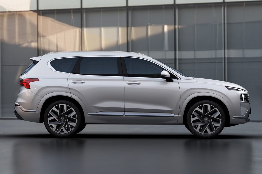 So sánh Toyota Fortuner và Hyundai Santa Fe mới ảnh 3 So sanh Toyota Fortuner va Hyundai Santa Fe moi anh 3