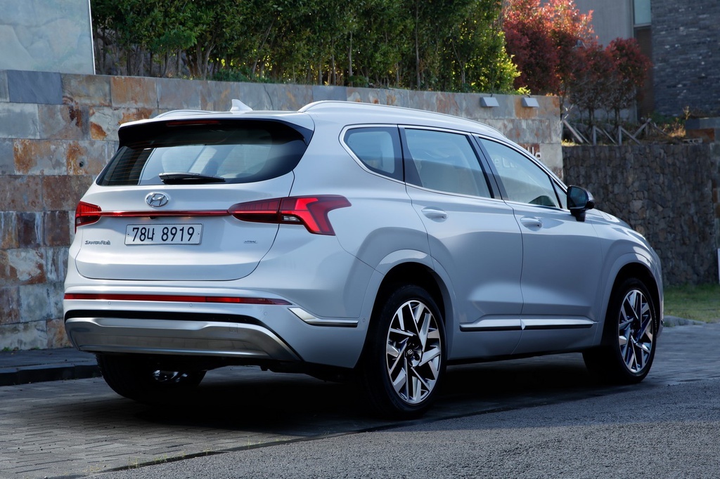 So sánh Toyota Fortuner và Hyundai Santa Fe mới ảnh 5 So sanh Toyota Fortuner va Hyundai Santa Fe moi anh 5