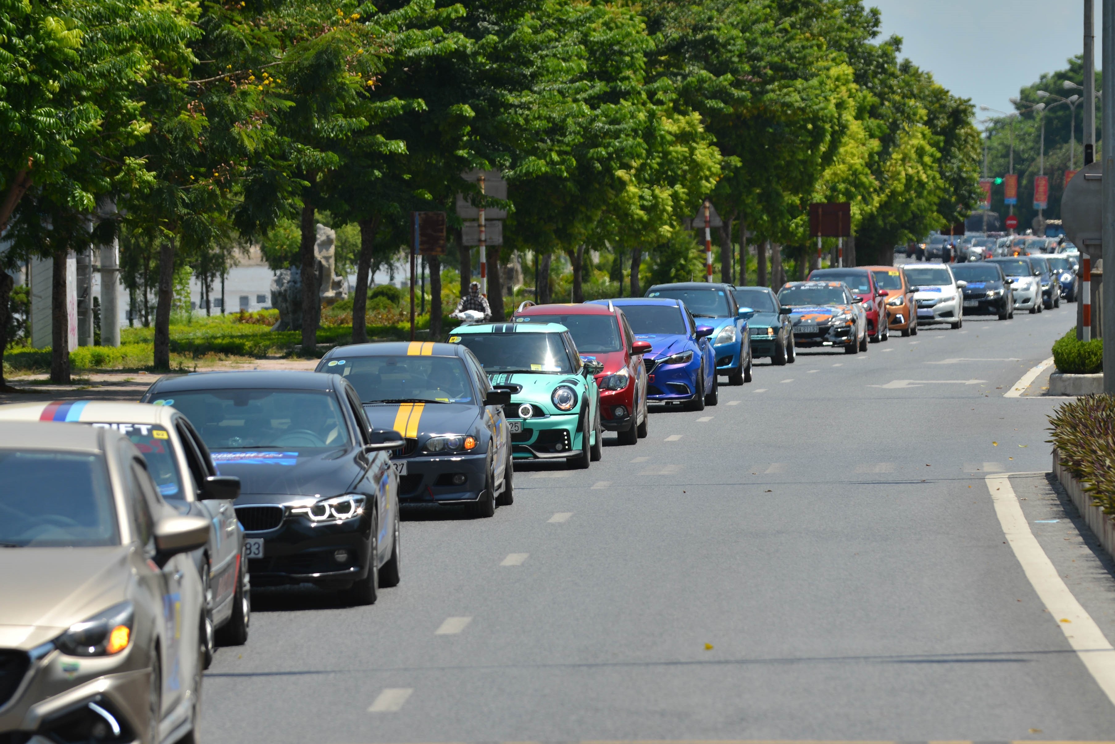 Tu Kia Morning toi BMW tranh tai trong giai dua oto o Ninh Binh hinh anh