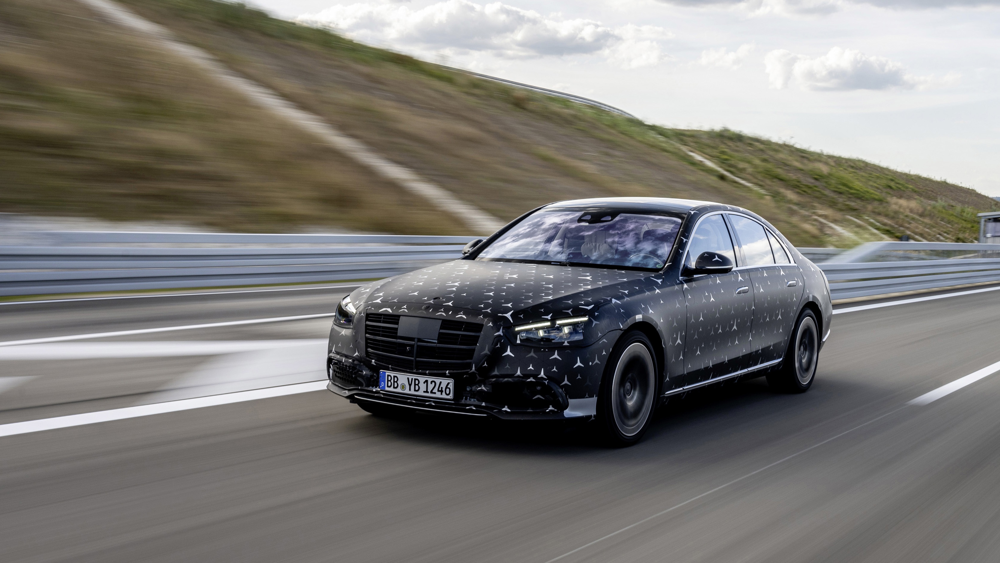 Mercedes-Benz S-Class moi co them nhieu tinh nang van hanh quan trong anh 3