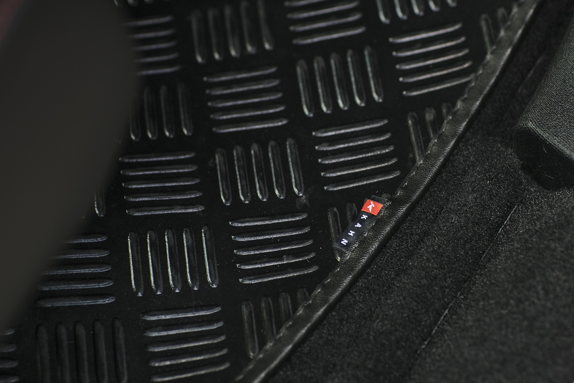 Jeep Wrangler doc dao voi ban do son hong anh 15