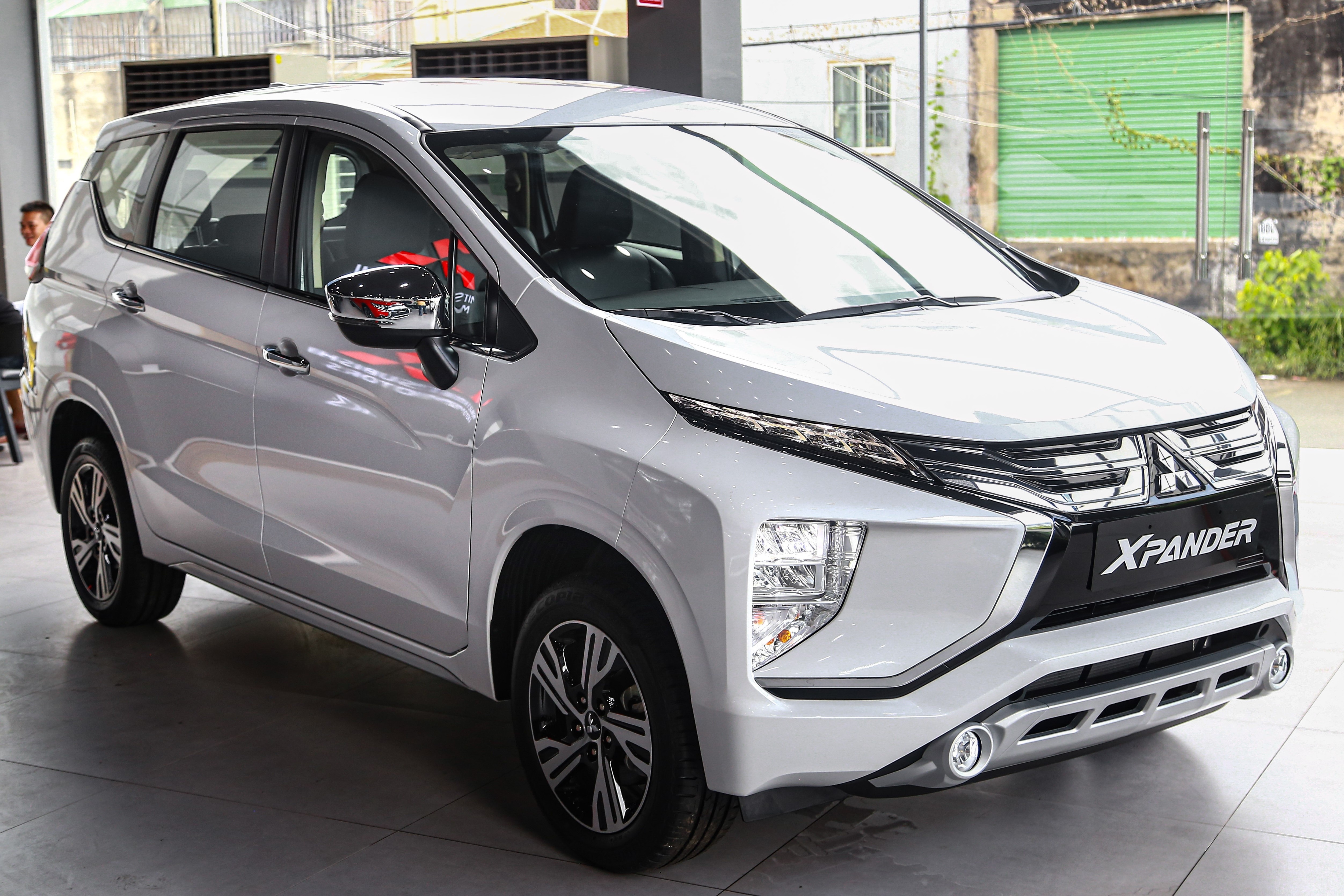 Phan khuc MPV thang 7 - Mitsubishi Xpander bo xa Toyota Innova hinh anh