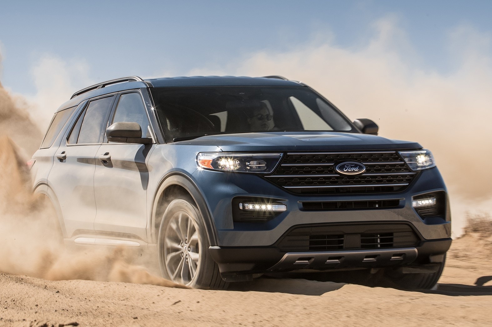 Ford Explorer 2021 ha gia hinh anh