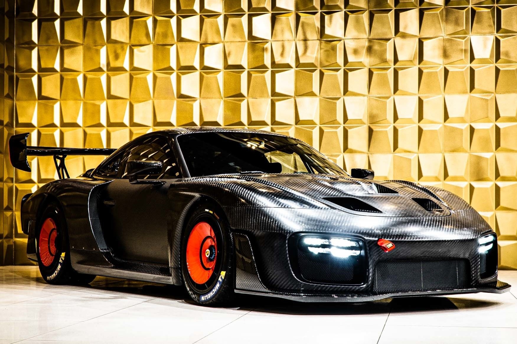 Chiec Porsche 935 lam tu soi carbon gia 1,7 trieu USD hinh anh