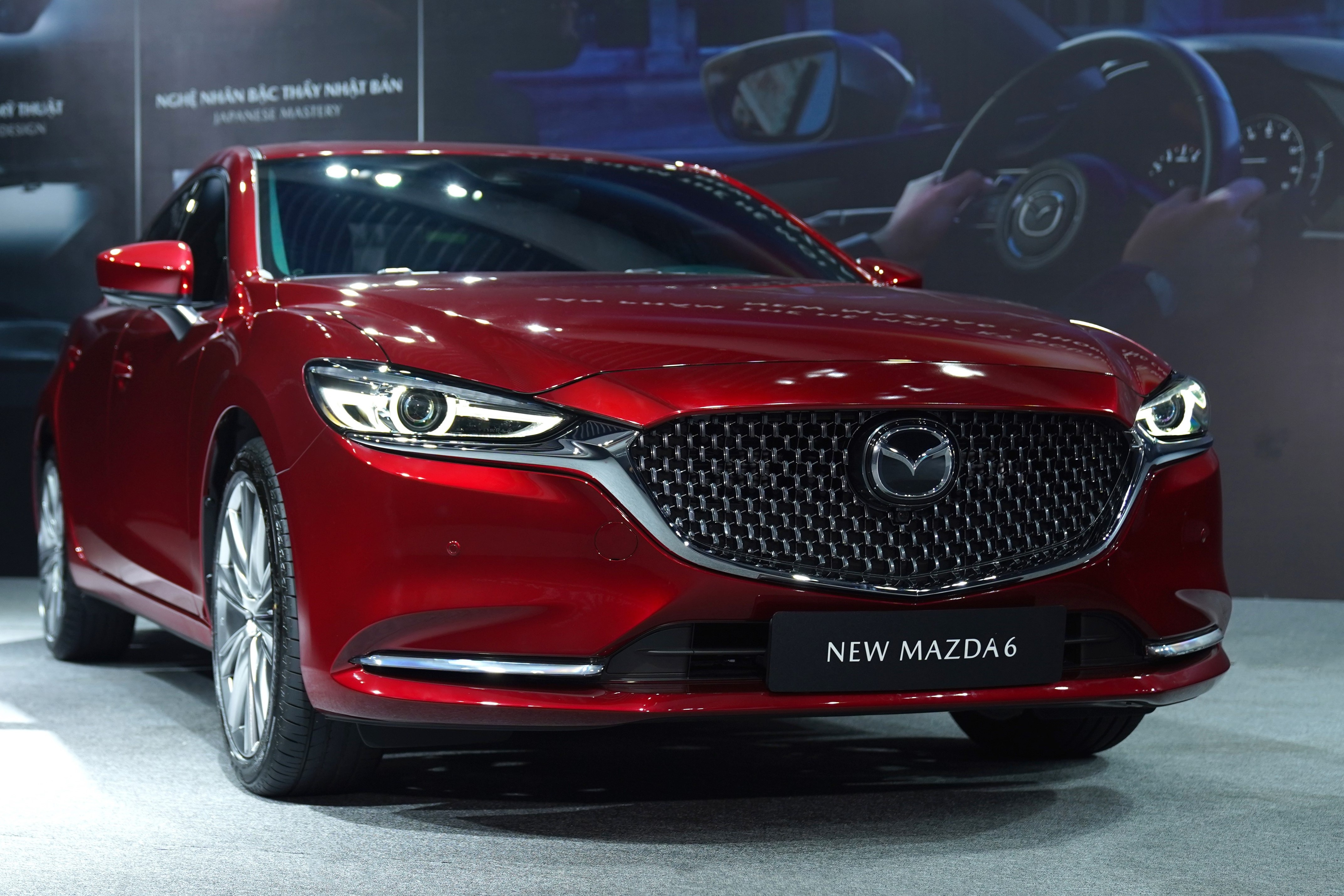 Doanh so cua Toyota Camry bo xa Mazda6 moi hinh anh