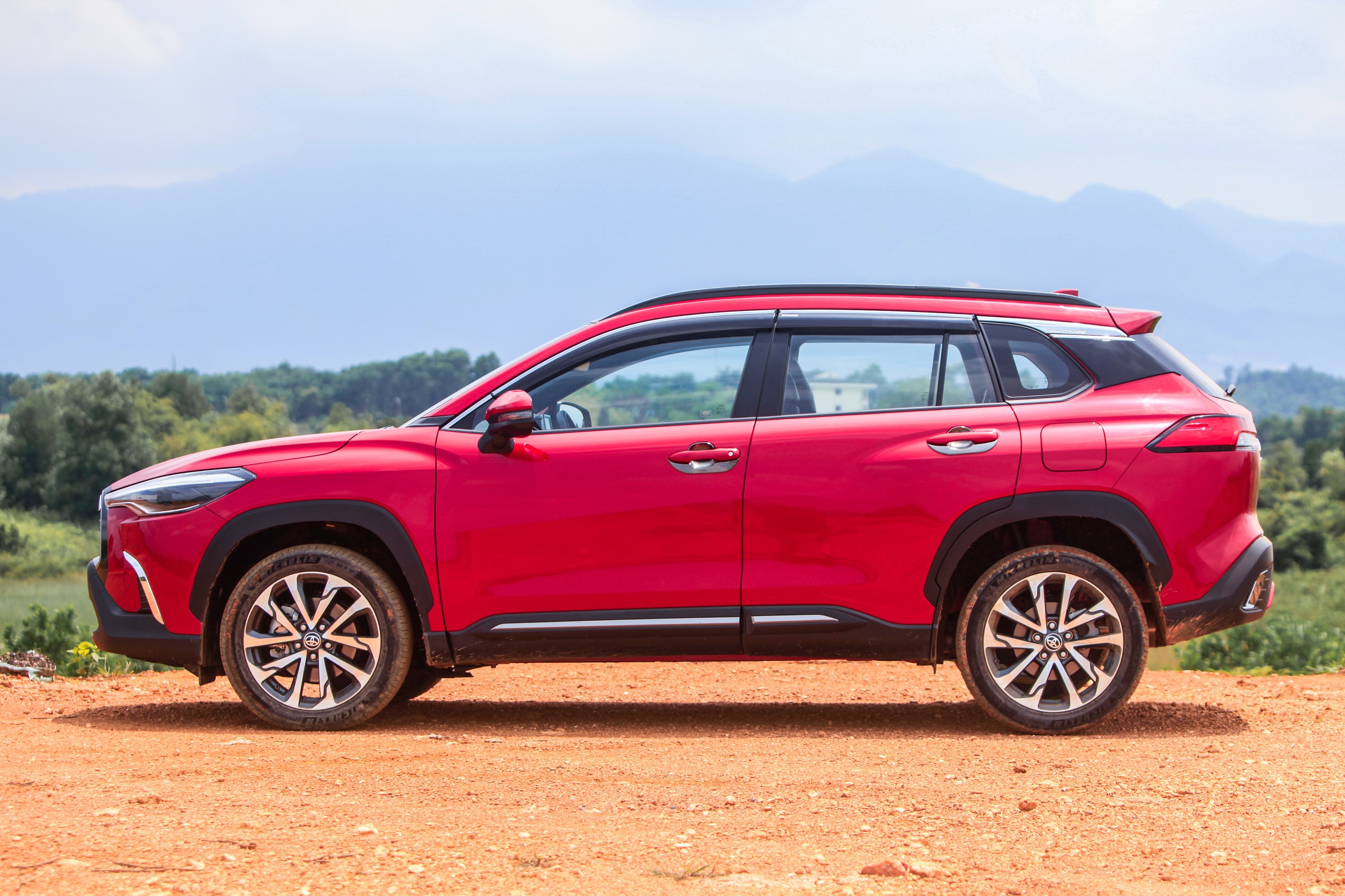 Chọn Kia Seltos 1.4 Premium hay Toyota Corolla Cross 1.8V? ảnh 7 Chon Kia Seltos 1.4 Premium hay Toyota Corolla Cross 1.8V? anh 7