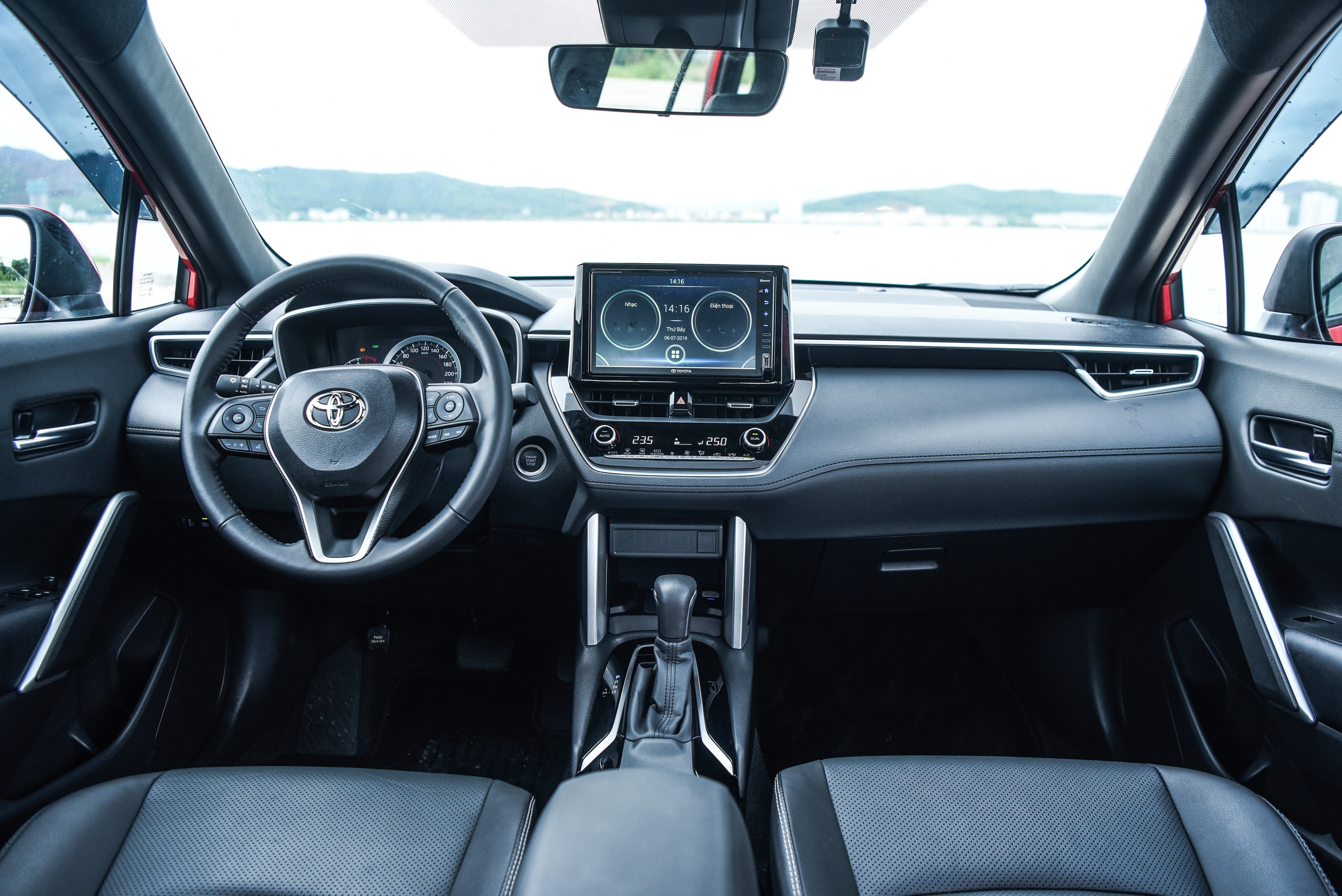 Chọn Kia Seltos 1.4 Premium hay Toyota Corolla Cross 1.8V? ảnh 12 Chon Kia Seltos 1.4 Premium hay Toyota Corolla Cross 1.8V? anh 12