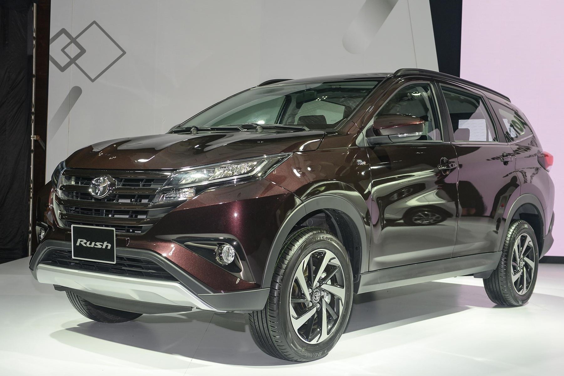 Toyota giam gia Rush tai Viet Nam hinh anh