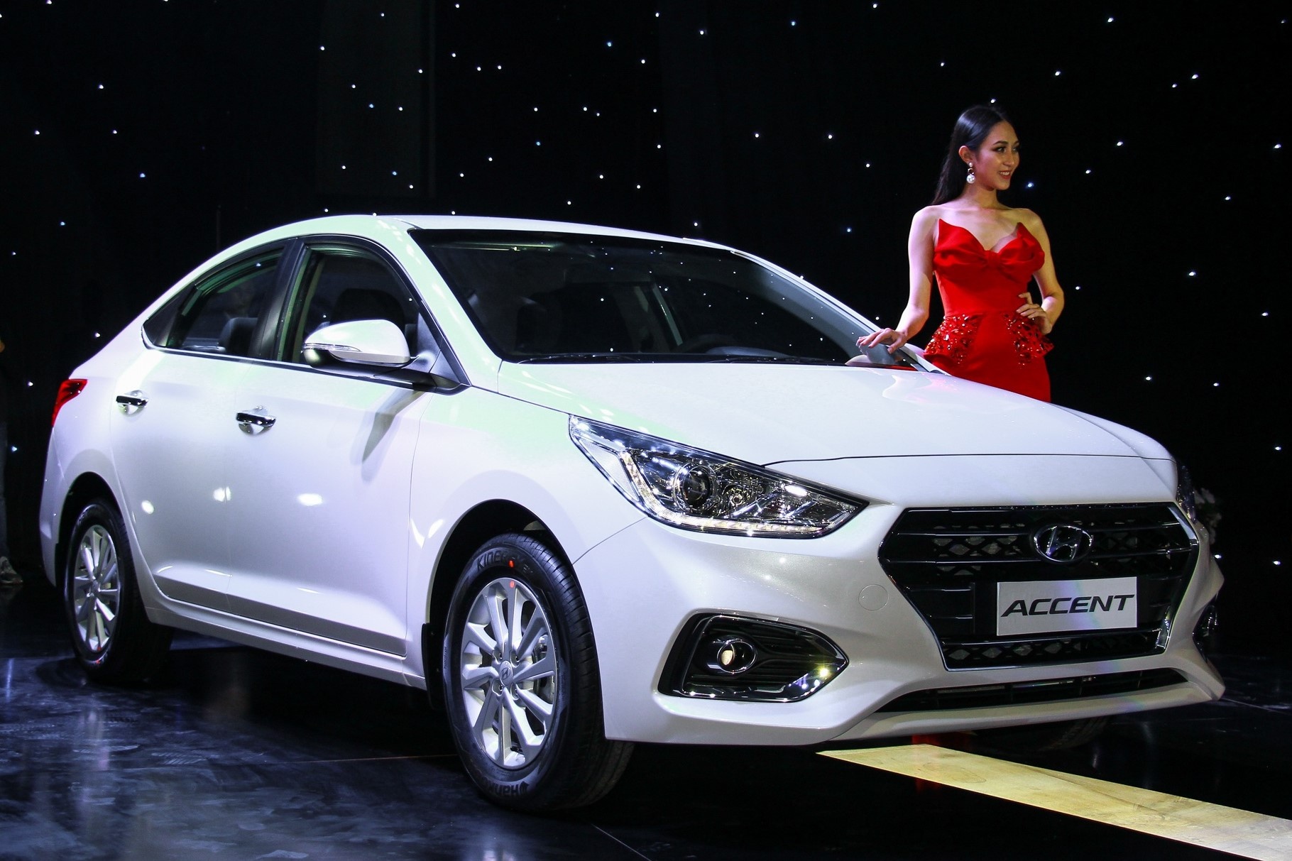 Chon oto nao co gia lan banh duoi 500 trieu hinh anh