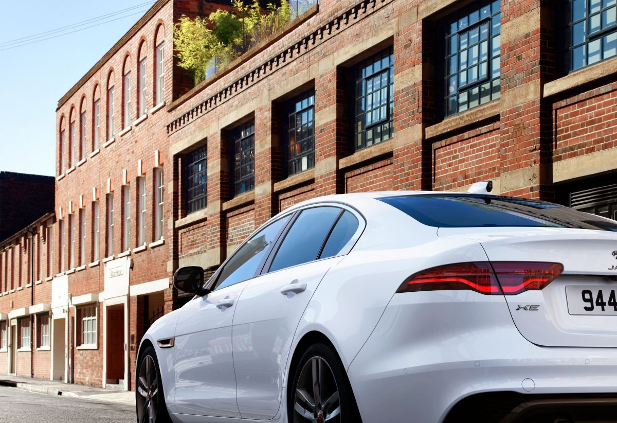 Jaguar XE 2021 được ra mắt ảnh 9 Jaguar XE 2021 duoc ra mat anh 9