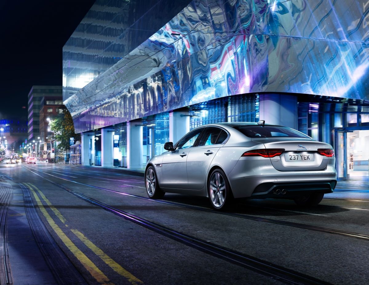 Jaguar XE 2021 được ra mắt ảnh 4 Jaguar XE 2021 duoc ra mat anh 4
