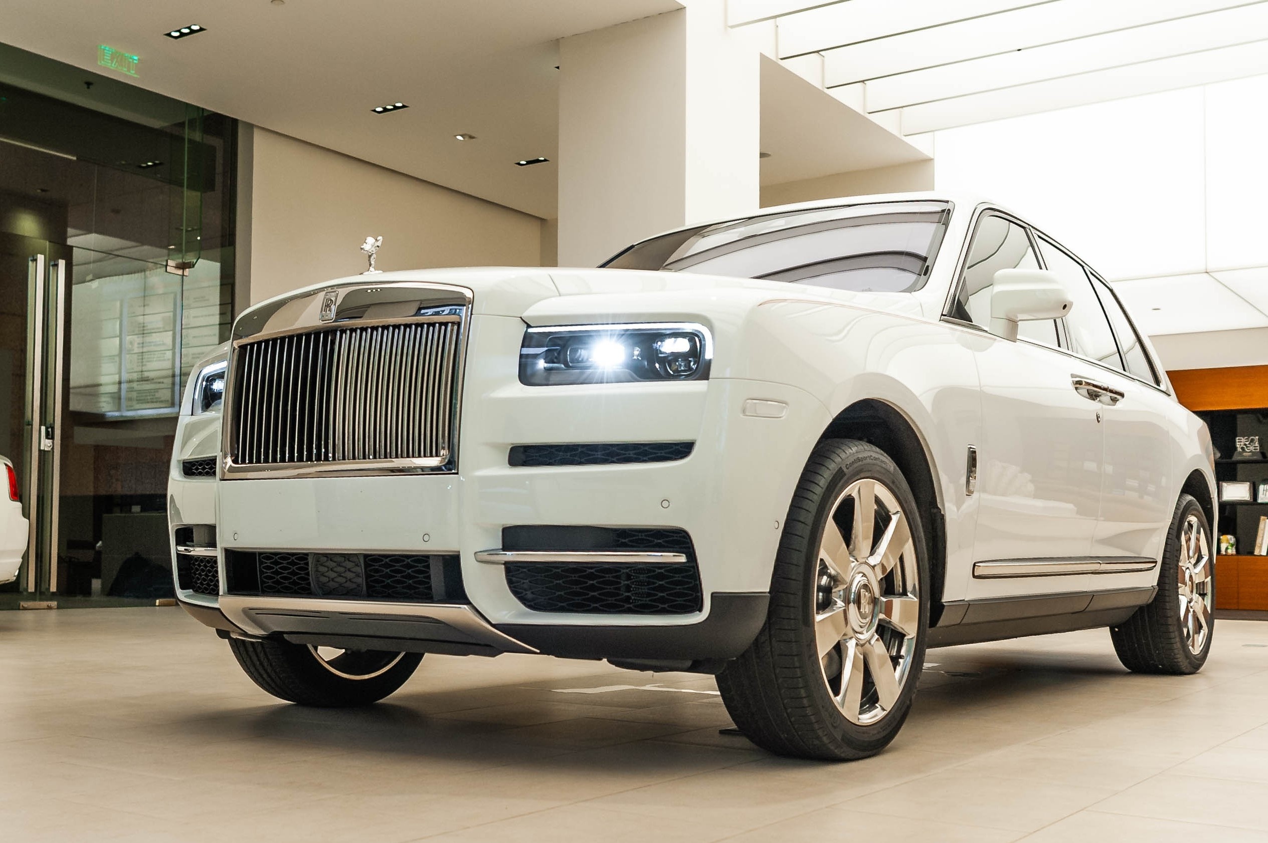 Rolls-Royce Motor Cars Hanoi dung hoat dong hinh anh