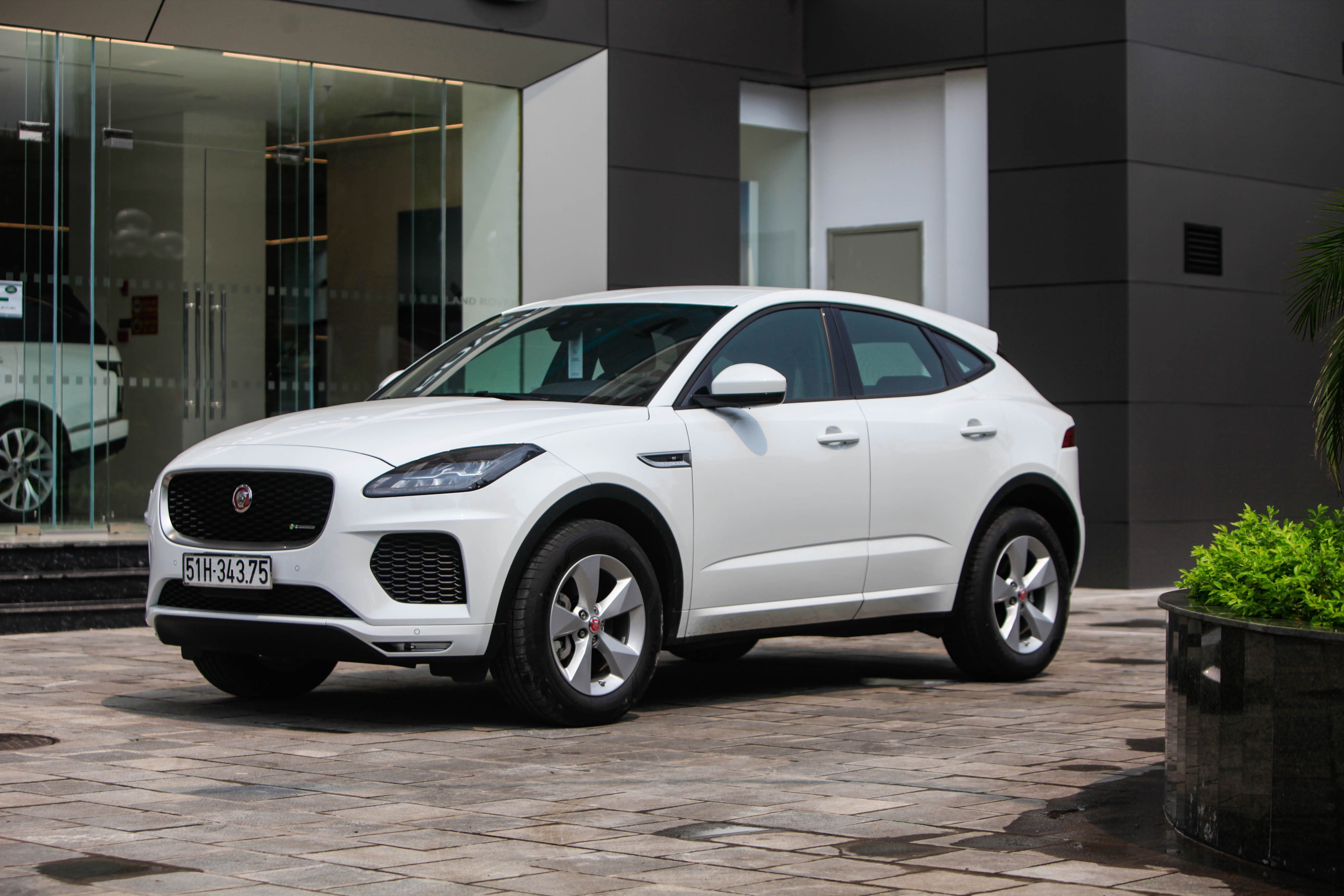 So sanh Range Rover Evoque va Jaguar E-Pace anh 7