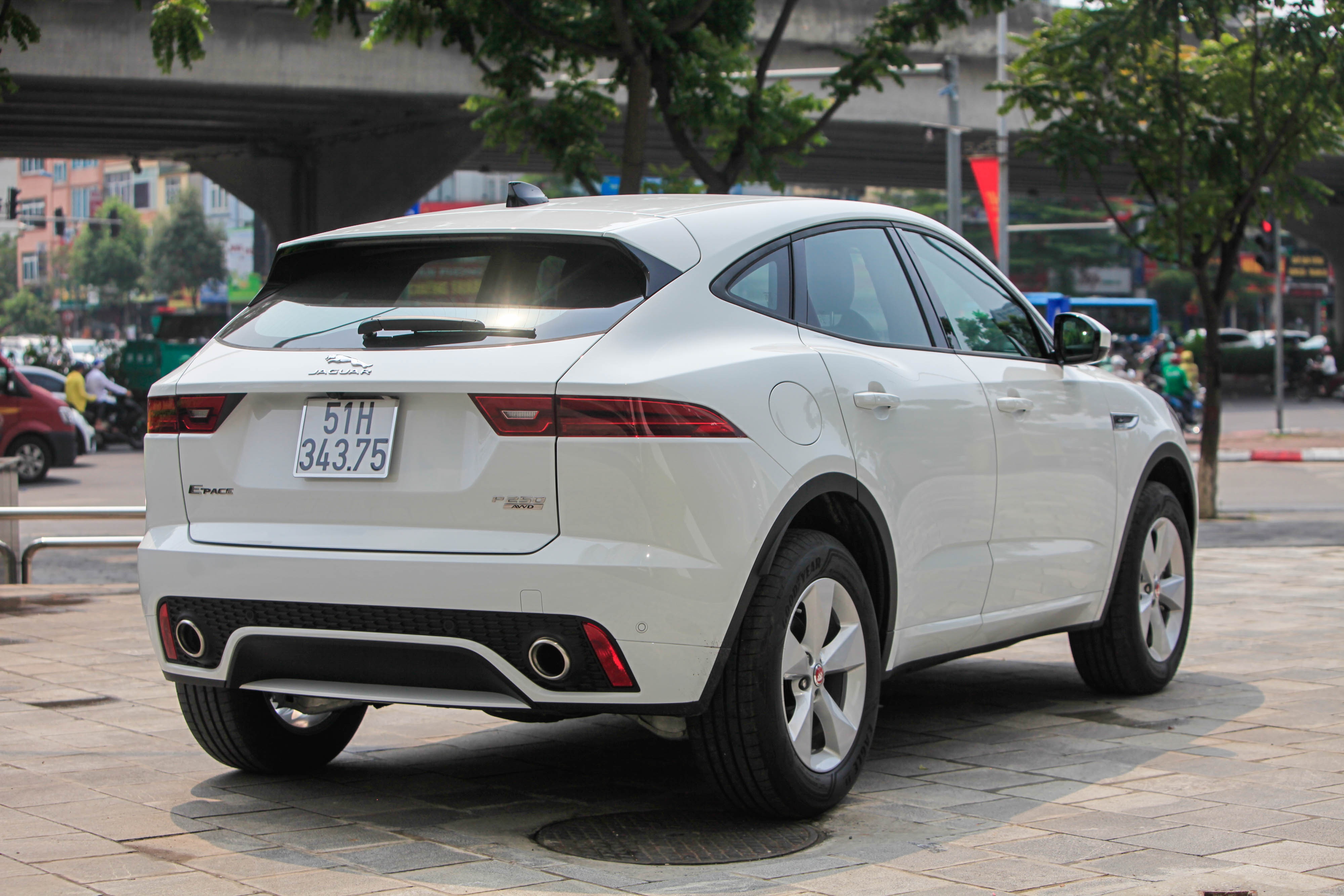 So sanh Range Rover Evoque va Jaguar E-Pace anh 18