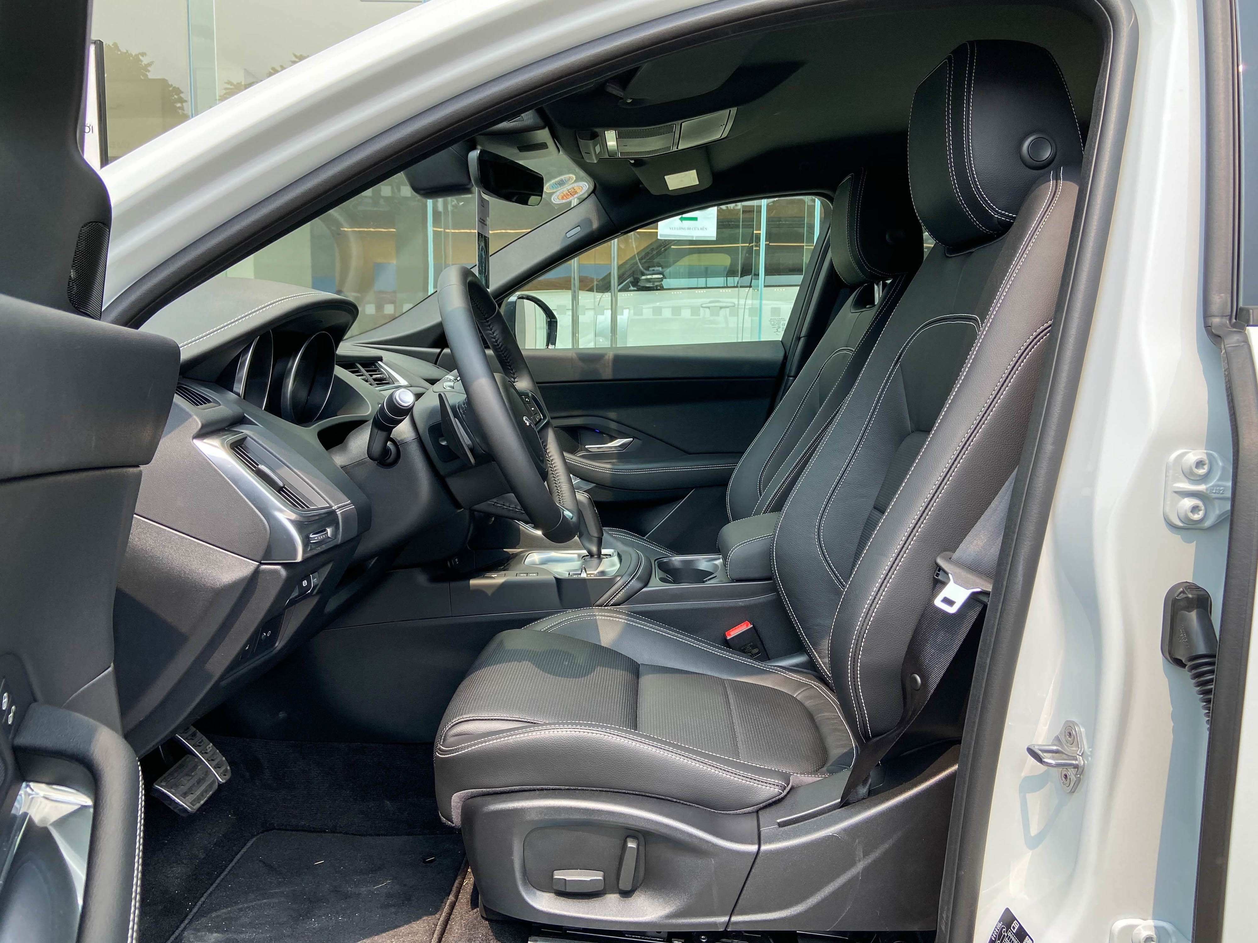 So sanh Range Rover Evoque va Jaguar E-Pace anh 14