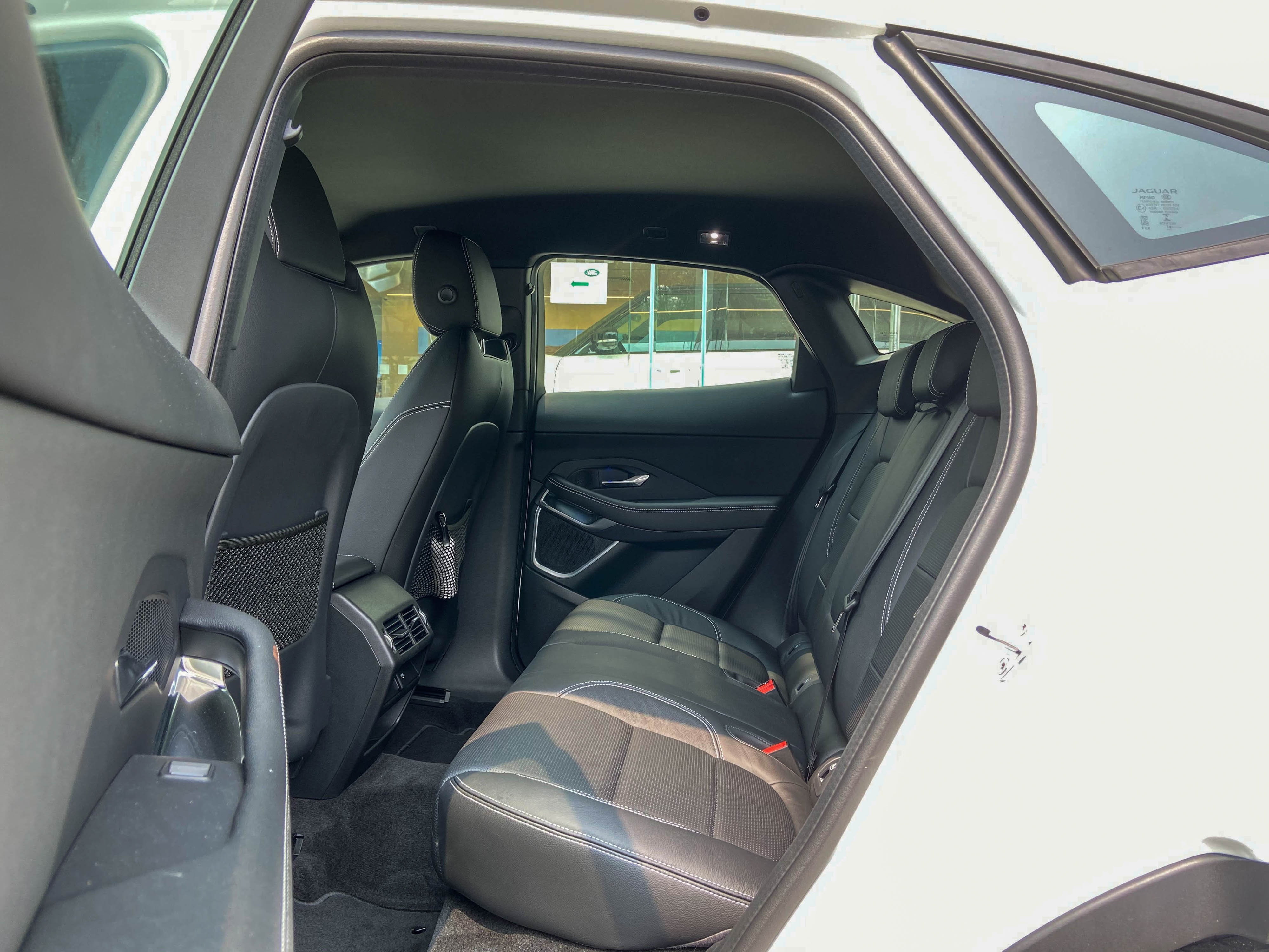 So sanh Range Rover Evoque va Jaguar E-Pace anh 16