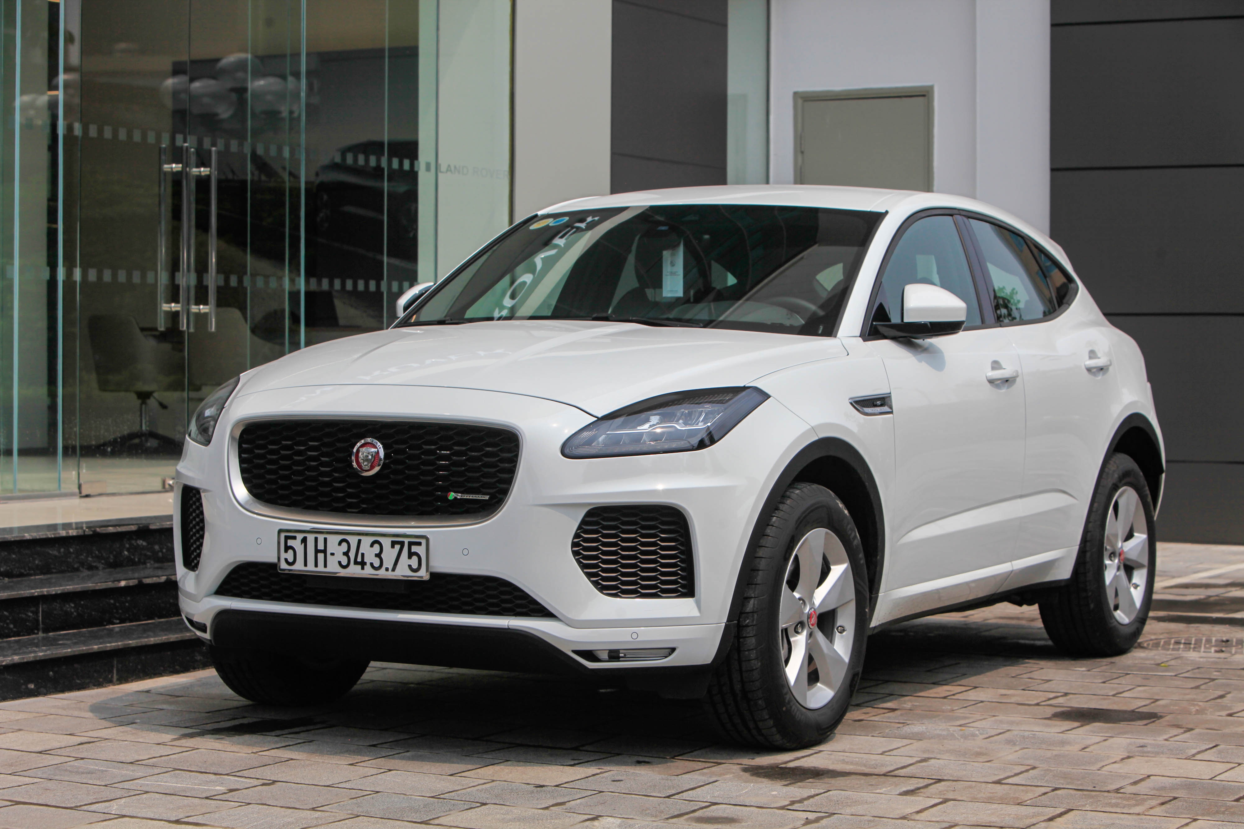 So sanh Range Rover Evoque va Jaguar E-Pace anh 3