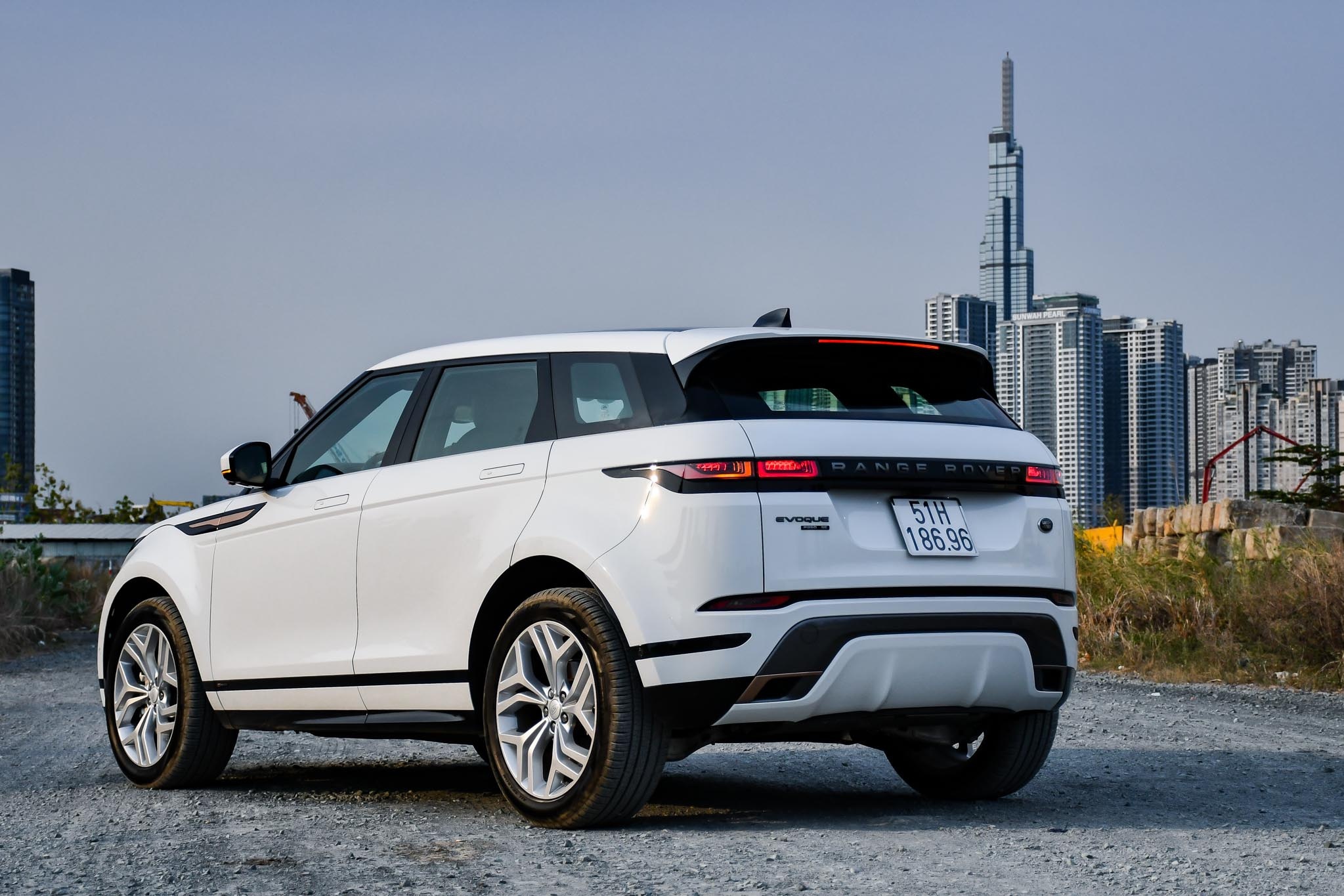So sanh Range Rover Evoque va Jaguar E-Pace anh 17