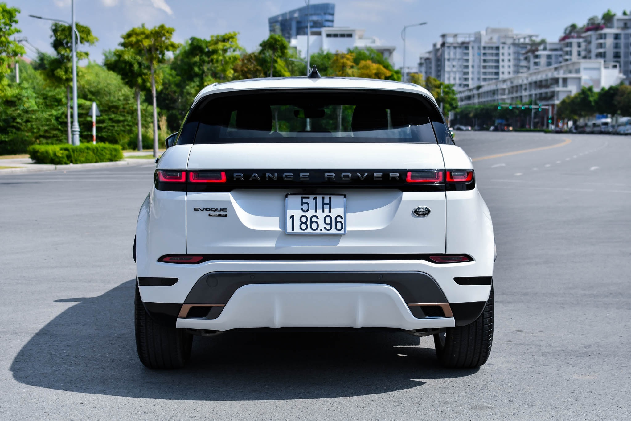 So sanh Range Rover Evoque va Jaguar E-Pace anh 8