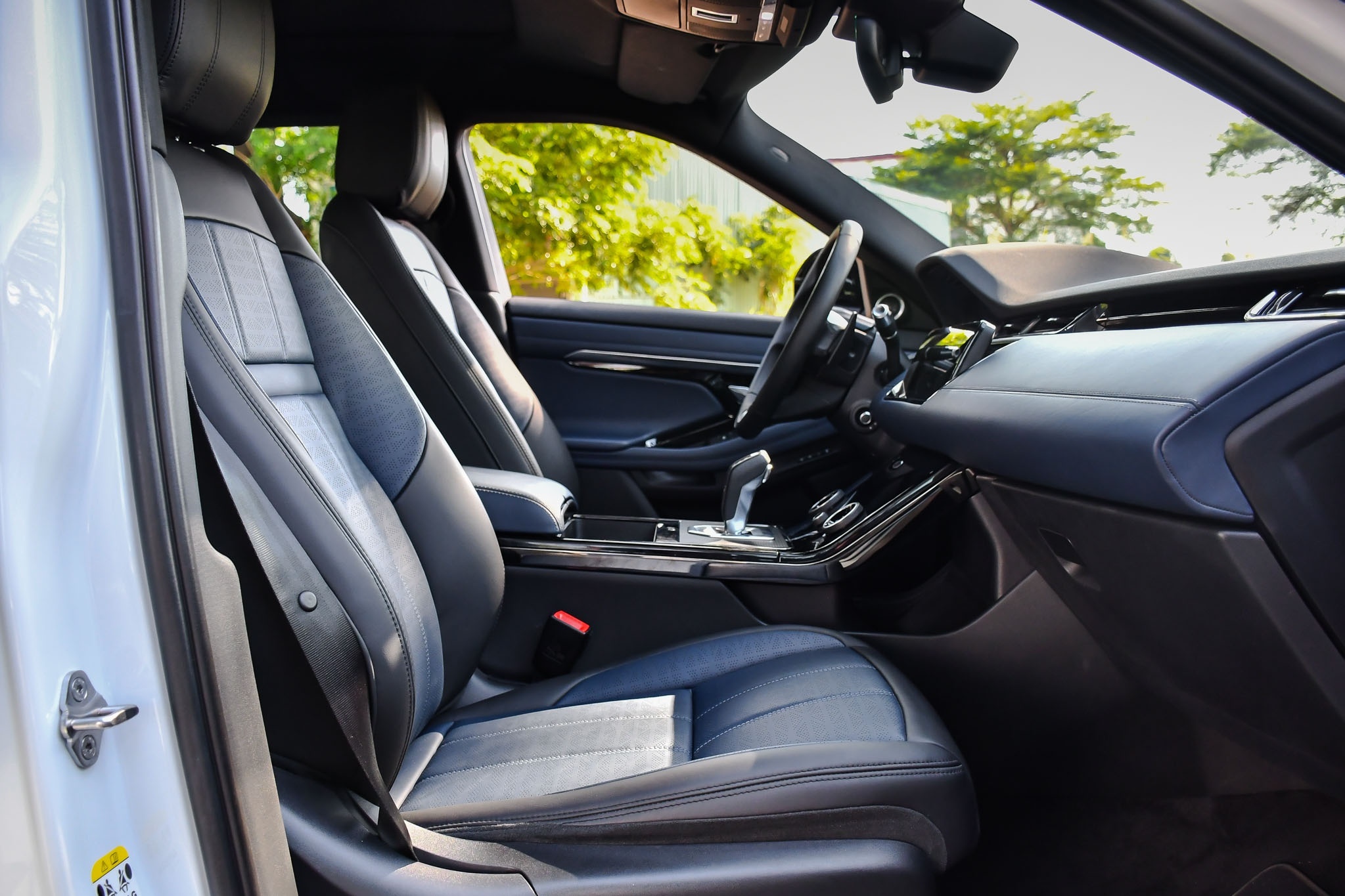 So sanh Range Rover Evoque va Jaguar E-Pace anh 13