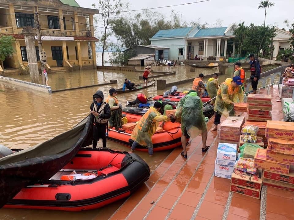 giải cứu 91 người dân kẹt trong vùng lũ ảnh 4 giai cuu 91 nguoi dan ket trong vung lu anh 4