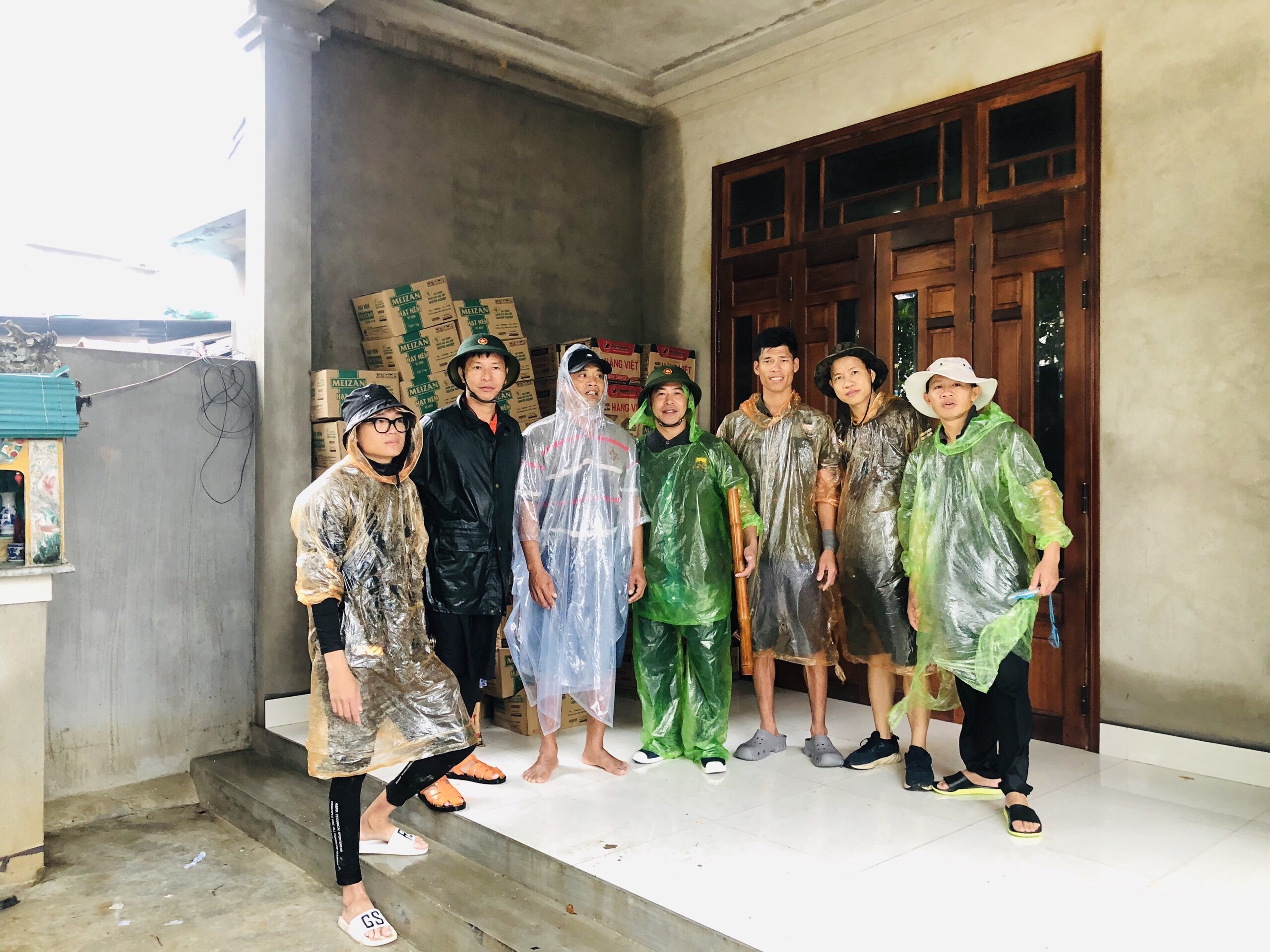 giai cuu 91 nguoi dan ket trong vung lu anh 10