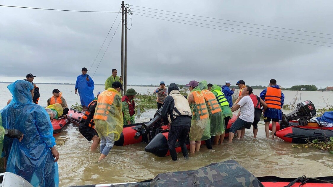 giải cứu 91 người dân kẹt trong vùng lũ ảnh 5 giai cuu 91 nguoi dan ket trong vung lu anh 5