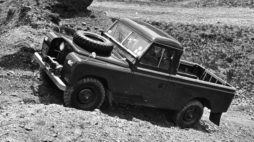 Dòng xe Land Rover Defender thay đổi ra sao sau hơn 70 năm ảnh 10 Dong xe Land Rover Defender thay doi ra sao sau hon 70 nam anh 10