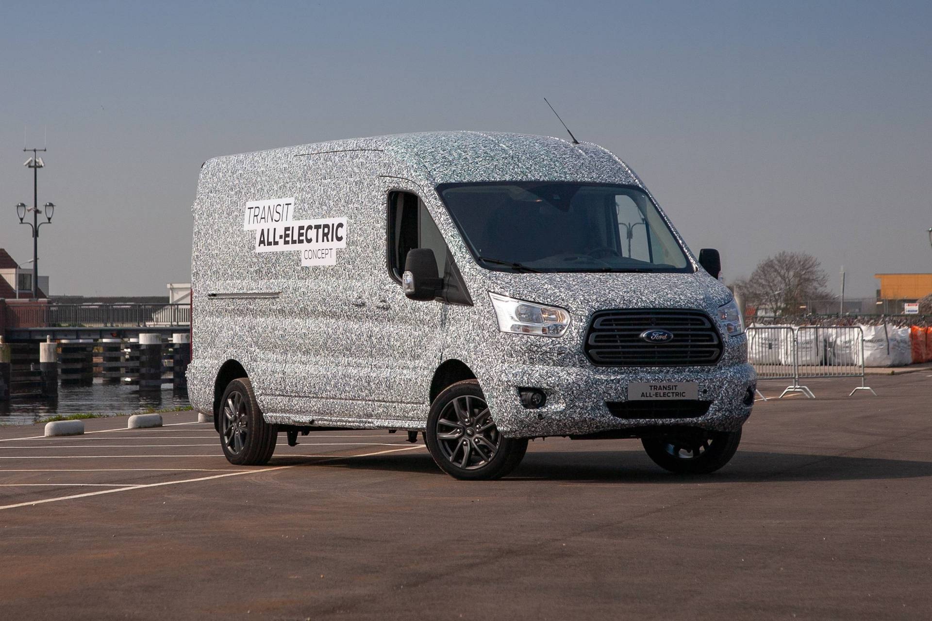 Ford Transit sắp có phiên bản chạy điện hoàn toàn ảnh 1 Ford Transit sap co phien ban chay dien hoan toan anh 1