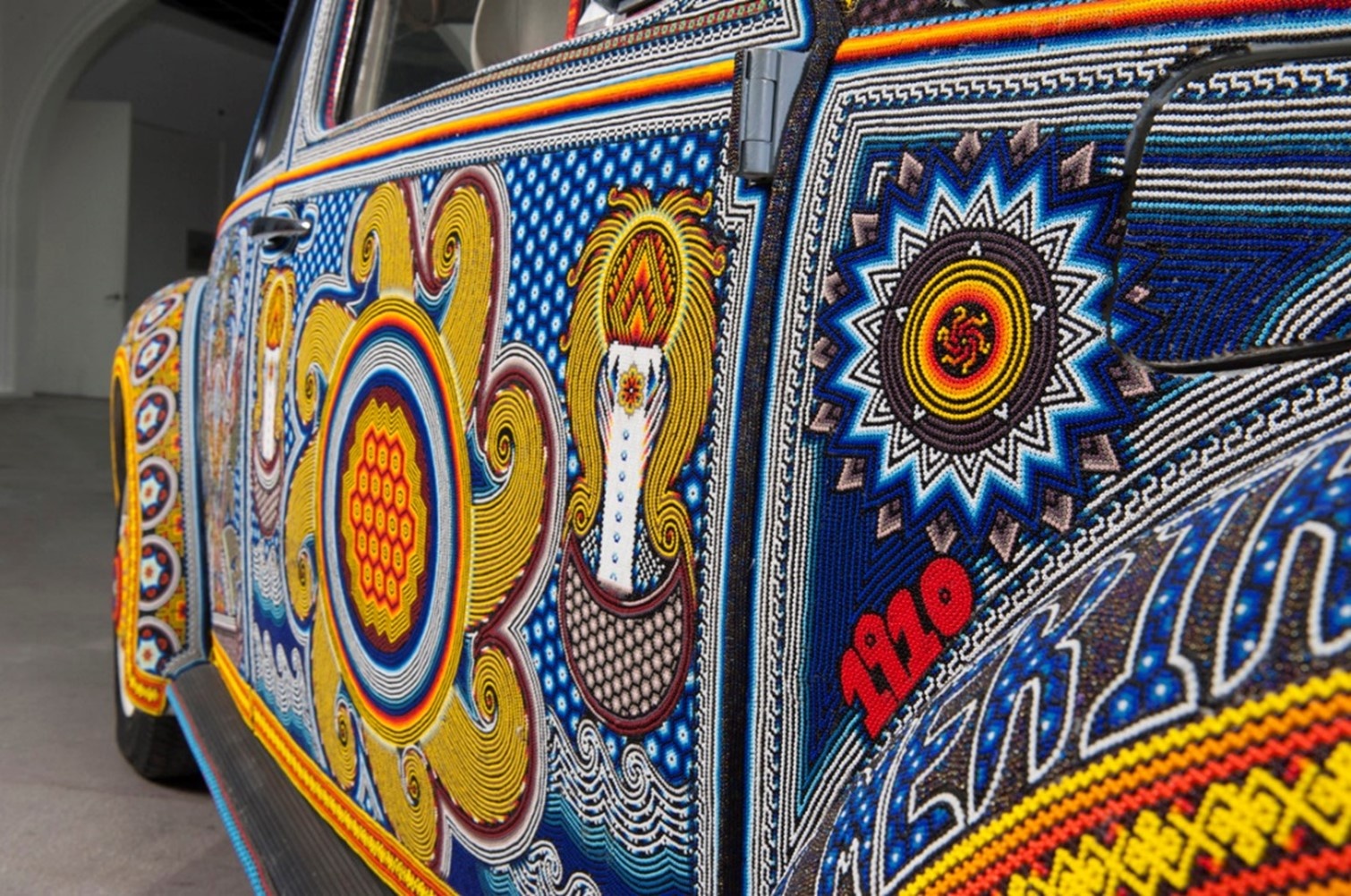 Volkswagen Beetle phiên bản đính hạt độc nhất trên thế giới ảnh 3 Volkswagen Beetle phien ban dinh hat doc nhat tren the gioi anh 3