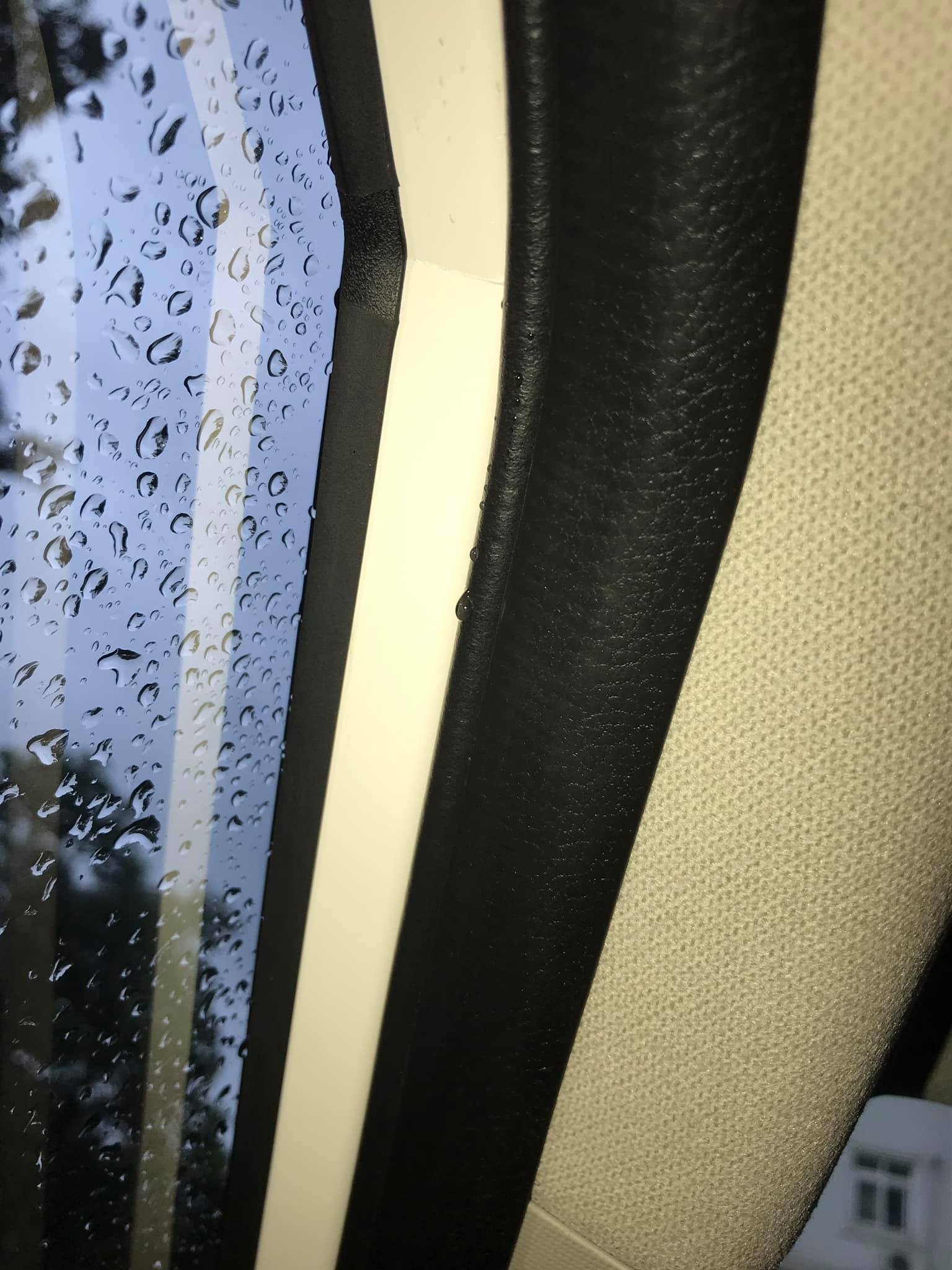 Kia Seltos bị dột nước ảnh 2 Kia Seltos bi dot nuoc anh 2