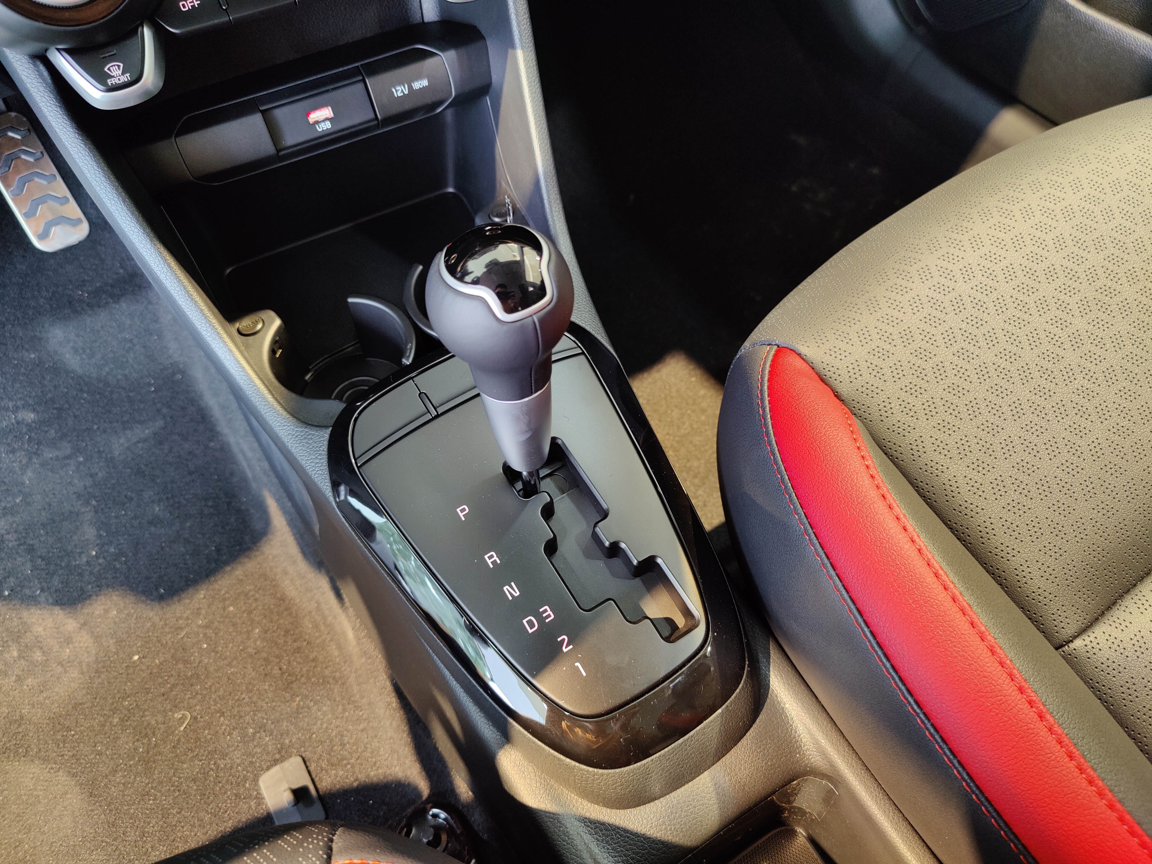 VinFast Fadil bỏ xa Hyundai Grand i10 ảnh 13 VinFast Fadil bo xa Hyundai Grand i10 anh 13