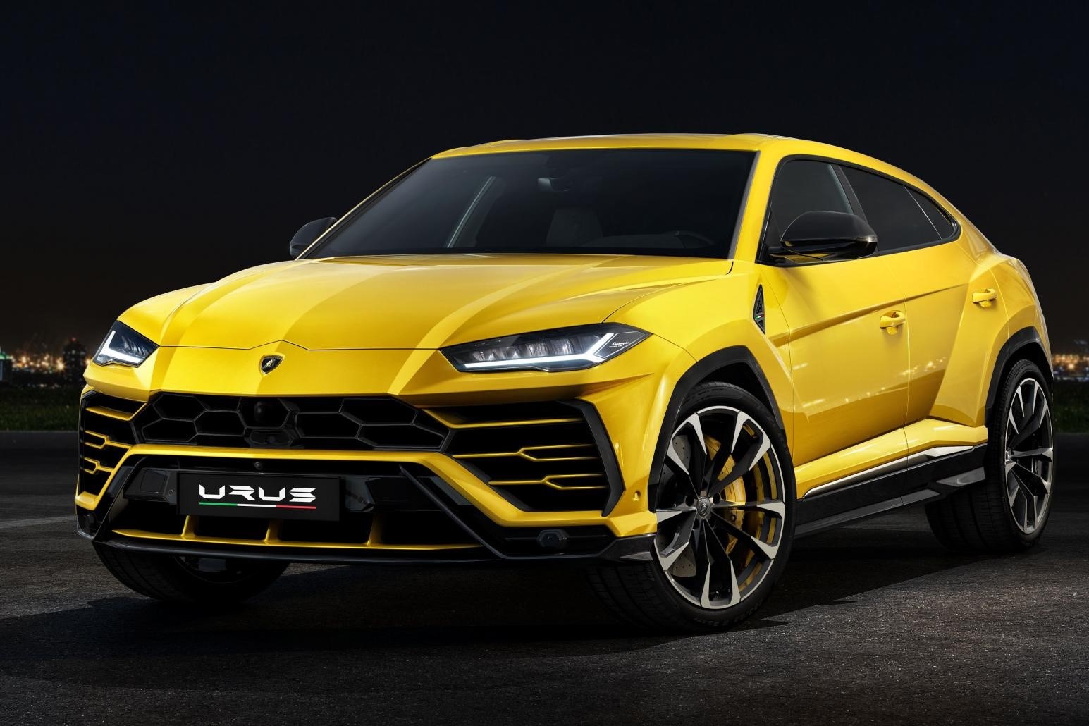 Lamborghini Urus bi trieu hoi vi nguy co chay xe hinh anh