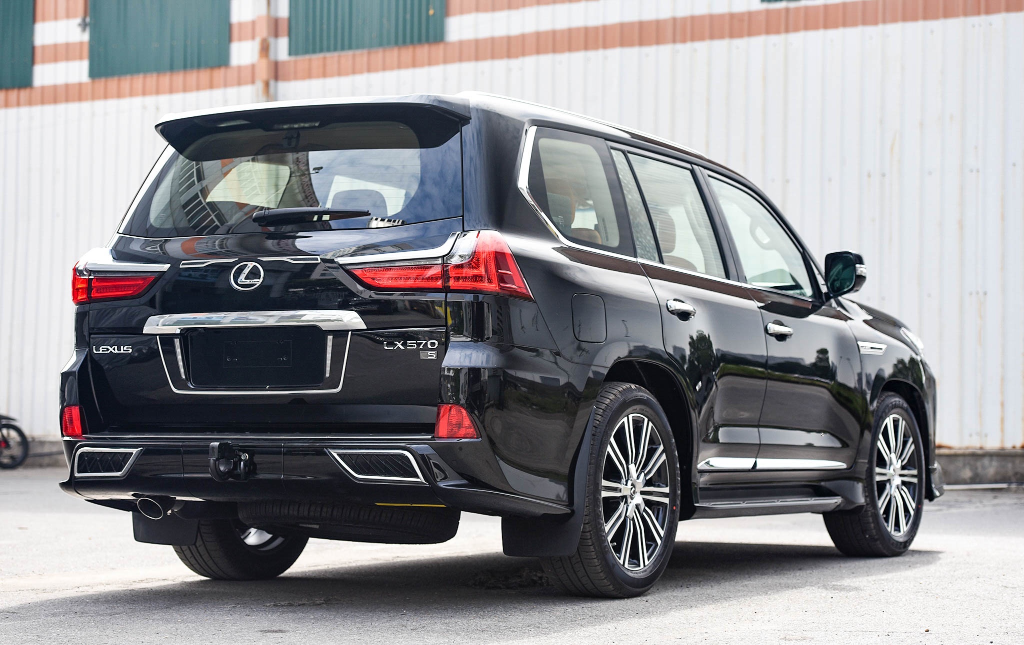Chi tiet Lexus LX570 Super Sport 2021 dau tien tai Viet Nam anh 3