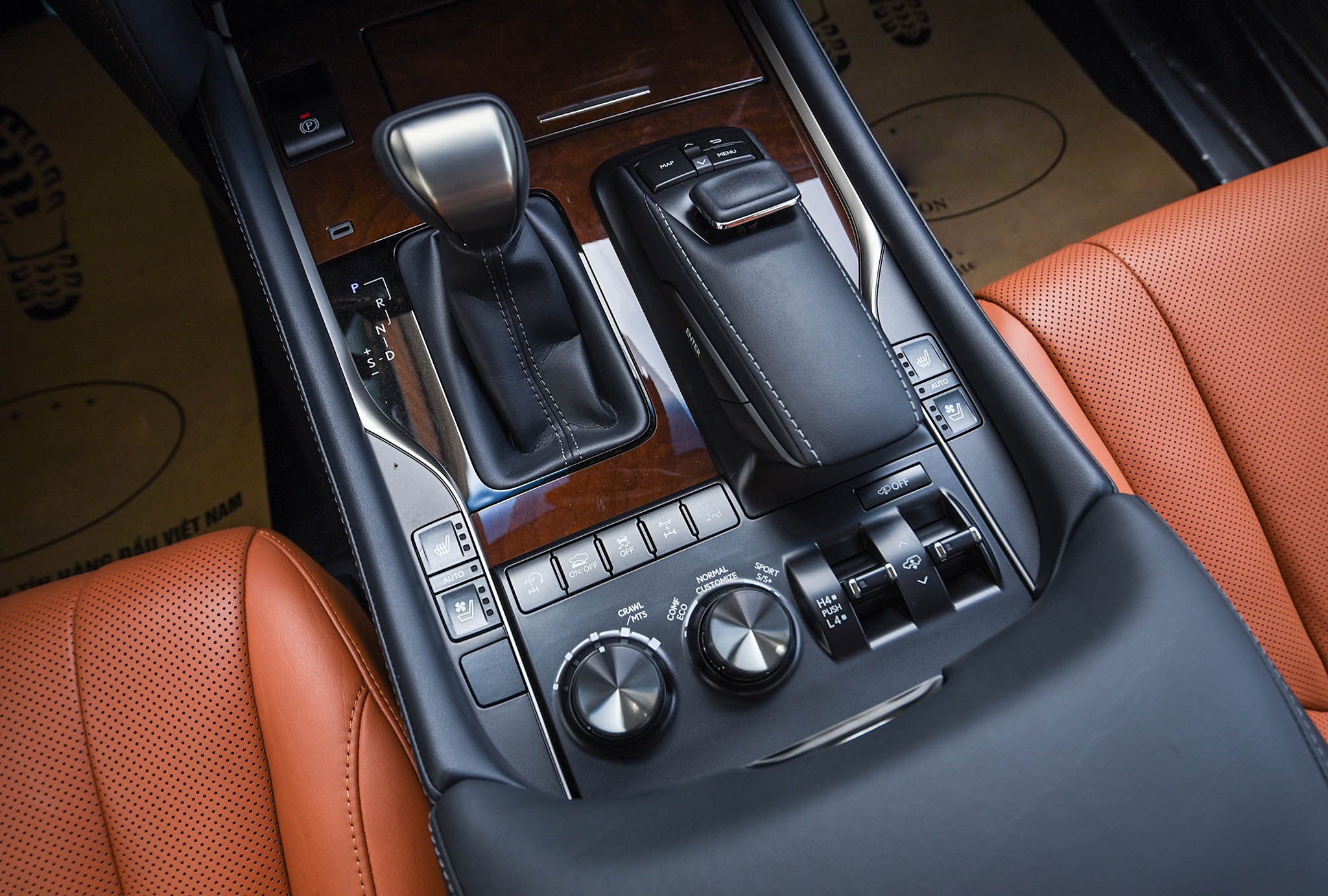 Chi tiet Lexus LX570 Super Sport 2021 dau tien tai Viet Nam anh 9