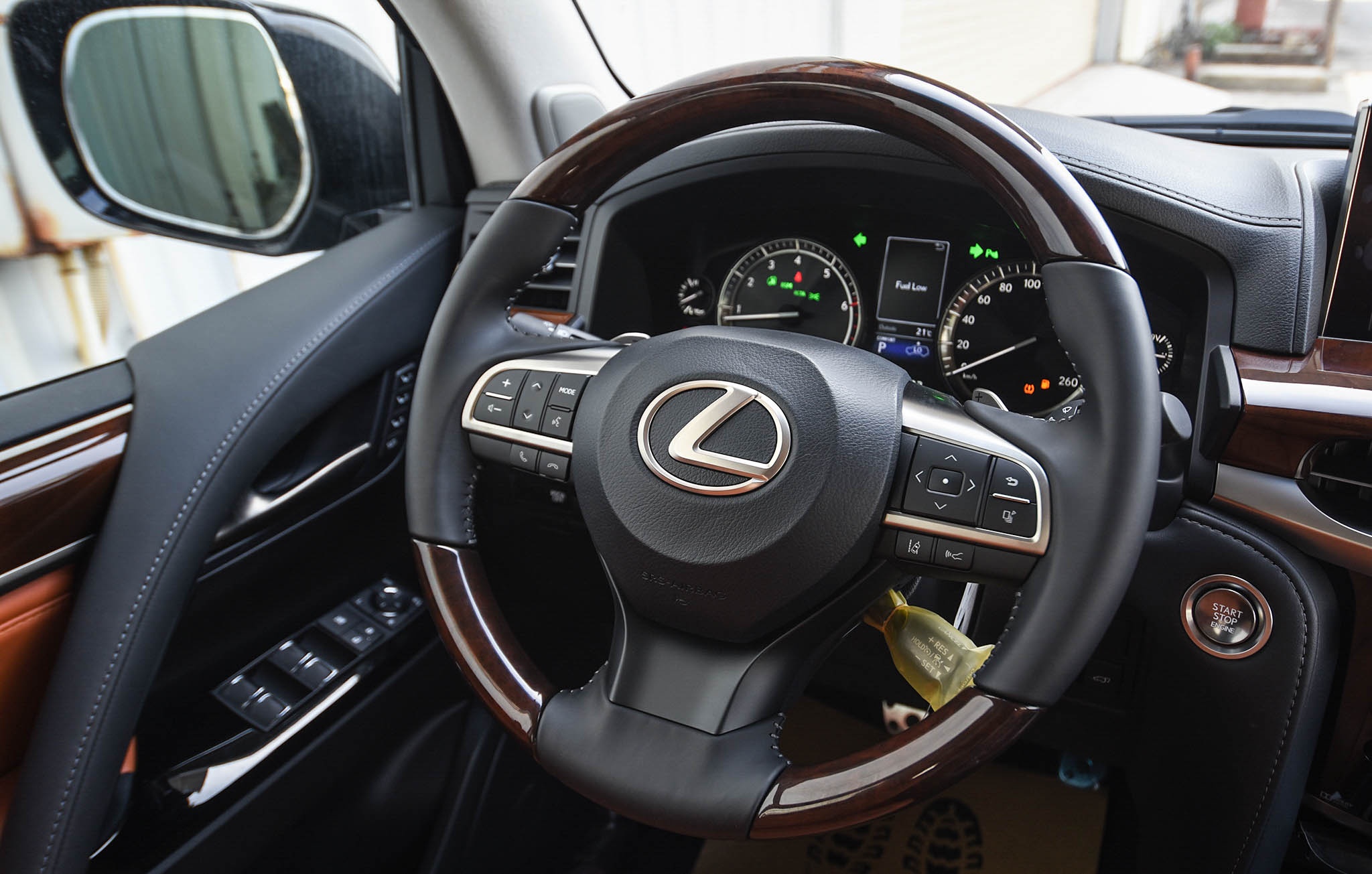 Chi tiet Lexus LX570 Super Sport 2021 dau tien tai Viet Nam anh 10