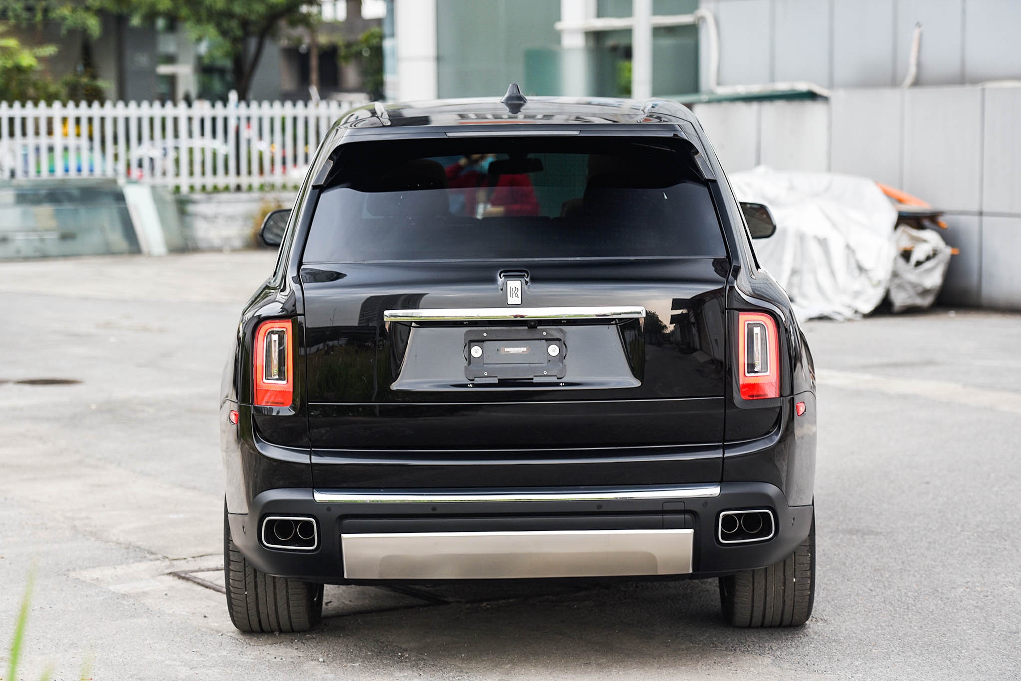 Chi tiết Rolls-Royce Cullinan phiên bản 5 chỗ tại Việt Nam ảnh 5 Chi tiet Rolls-Royce Cullinan phien ban 5 cho tai Viet Nam anh 5