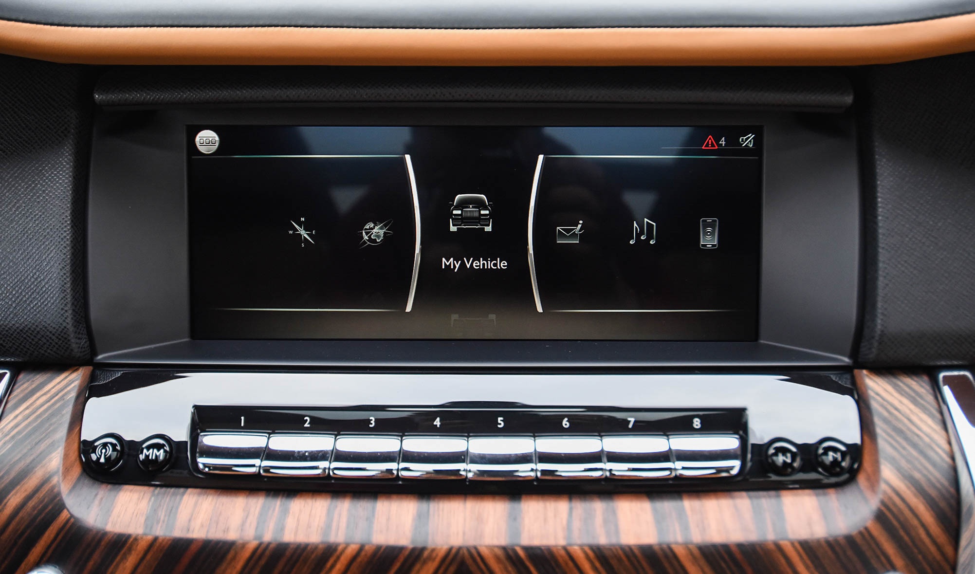 Chi tiết Rolls-Royce Cullinan phiên bản 5 chỗ tại Việt Nam ảnh 16 Chi tiet Rolls-Royce Cullinan phien ban 5 cho tai Viet Nam anh 16