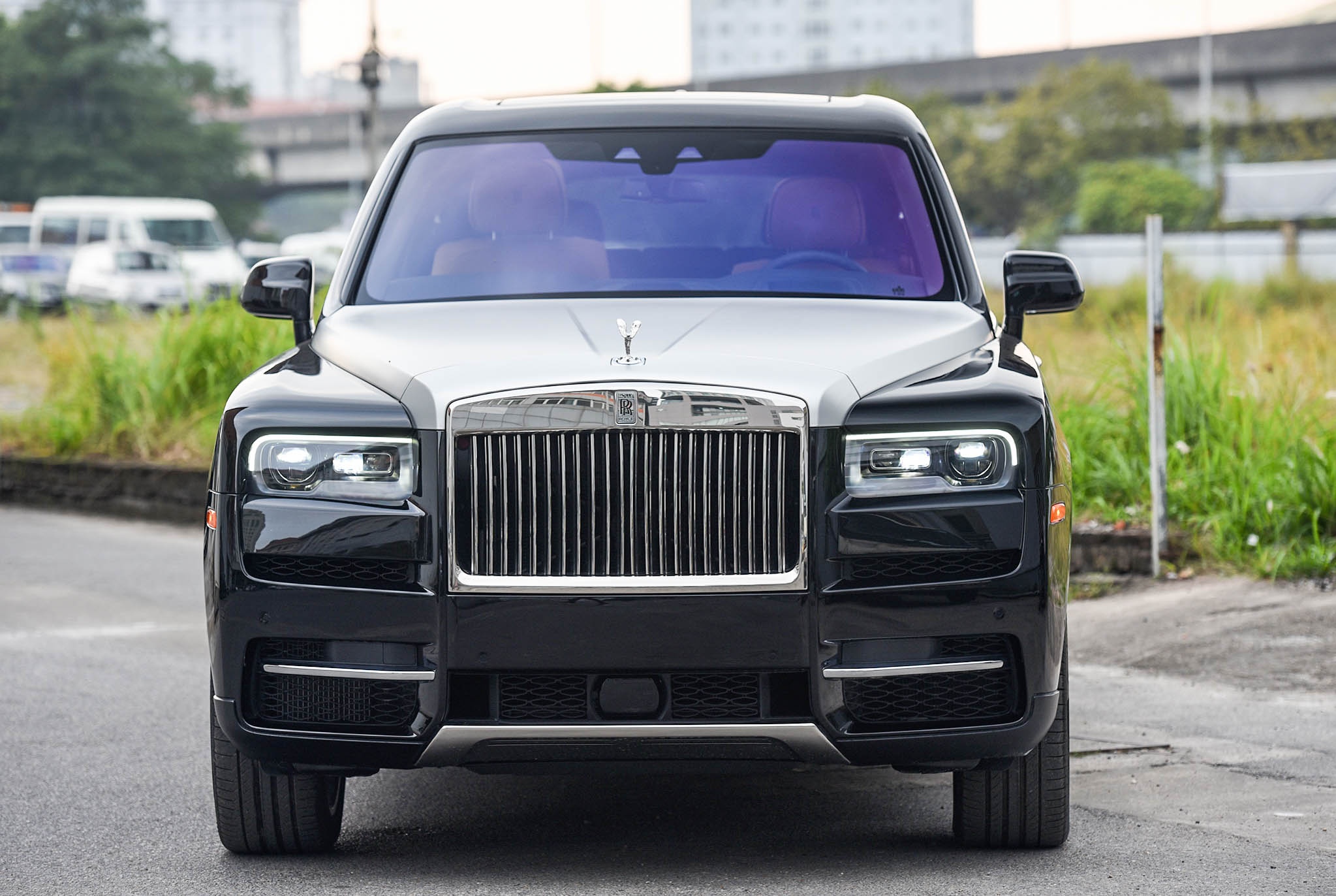 Chi tiết Rolls-Royce Cullinan phiên bản 5 chỗ tại Việt Nam ảnh 4 Chi tiet Rolls-Royce Cullinan phien ban 5 cho tai Viet Nam anh 4