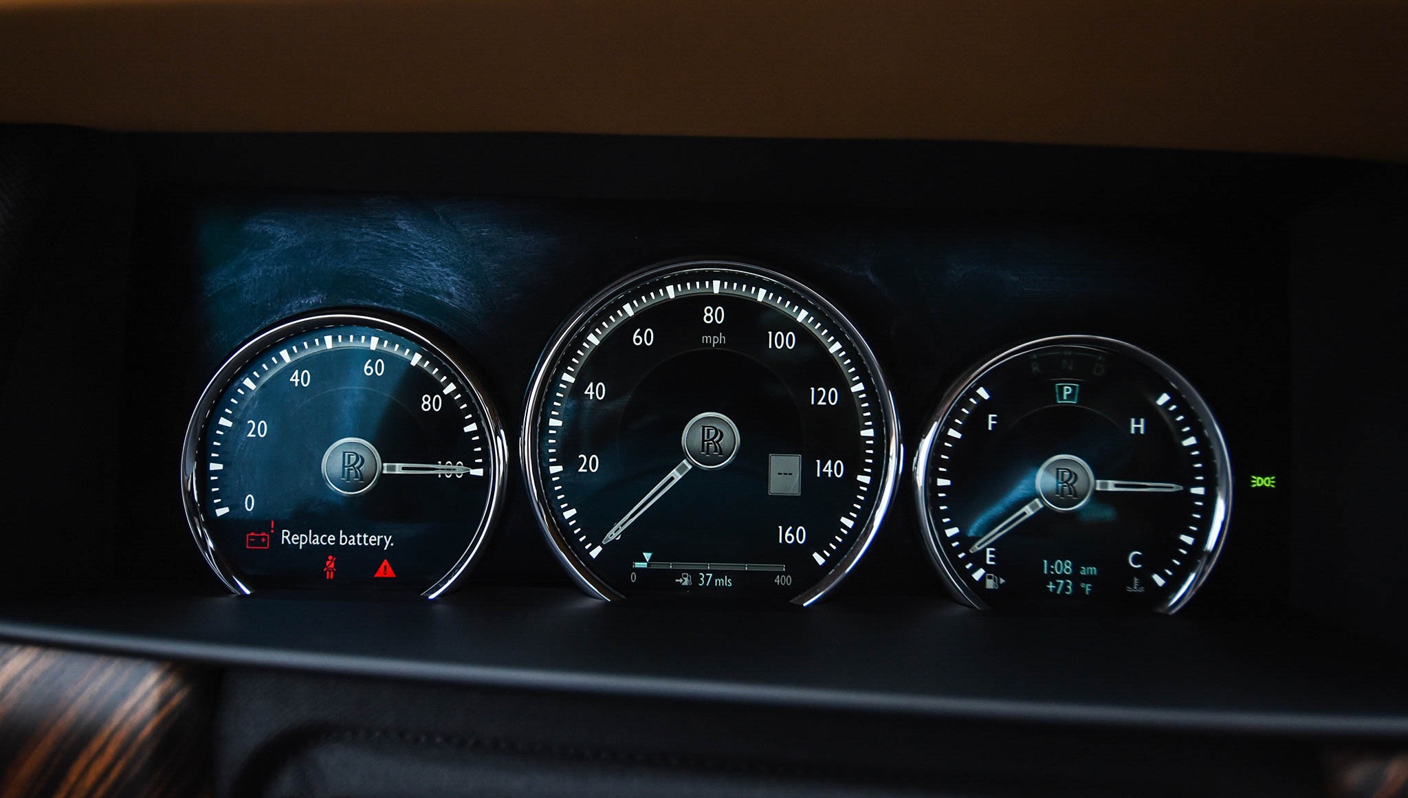 Chi tiết Rolls-Royce Cullinan phiên bản 5 chỗ tại Việt Nam ảnh 14 Chi tiet Rolls-Royce Cullinan phien ban 5 cho tai Viet Nam anh 14