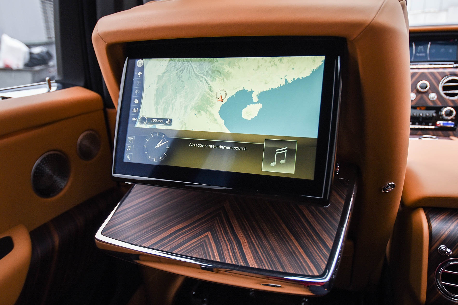 Chi tiết Rolls-Royce Cullinan phiên bản 5 chỗ tại Việt Nam ảnh 15 Chi tiet Rolls-Royce Cullinan phien ban 5 cho tai Viet Nam anh 15