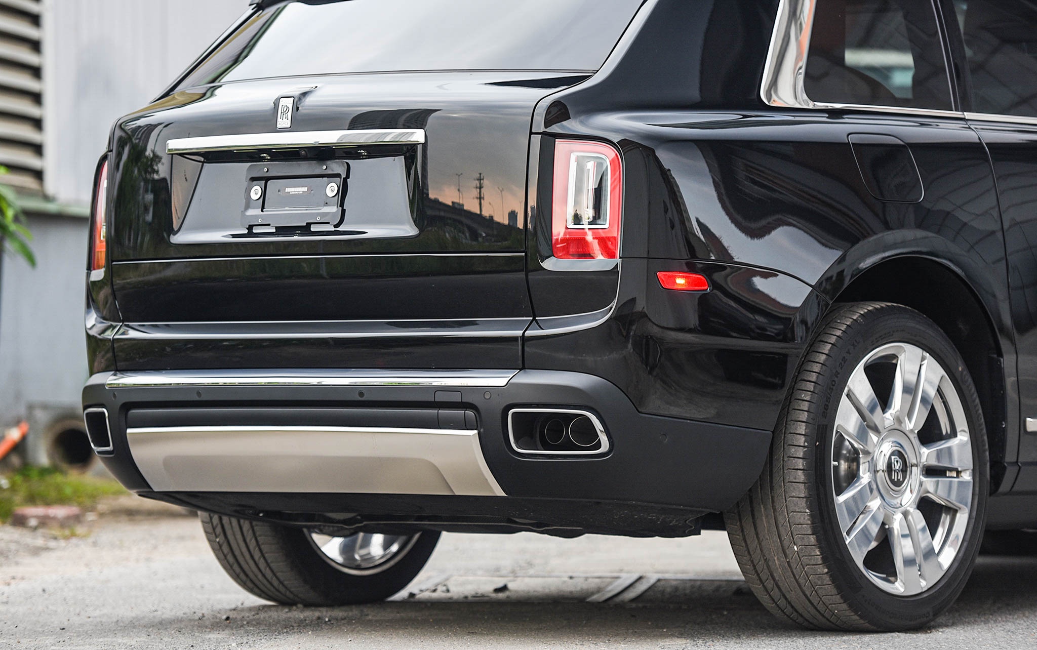 Chi tiet Rolls-Royce Cullinan phien ban 5 cho tai Viet Nam anh 9