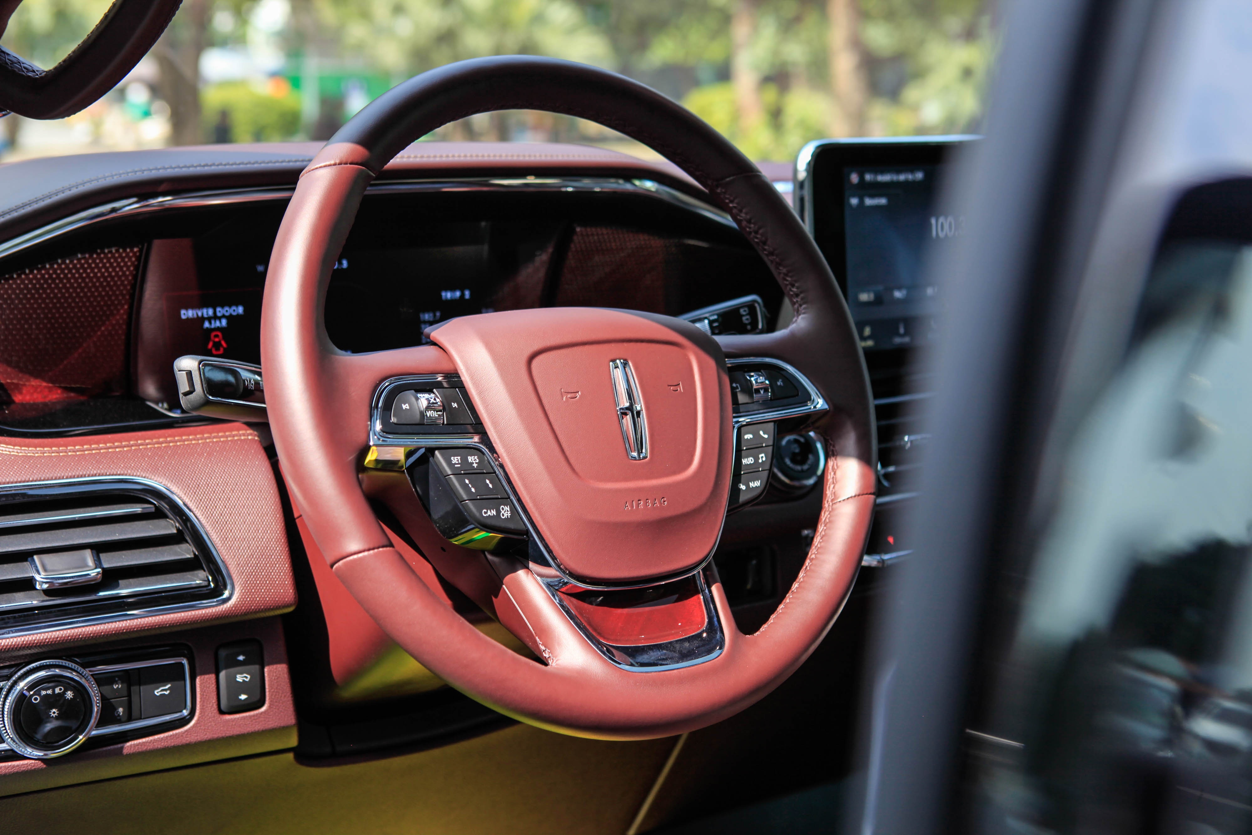 Chi tiết Lincoln Navigator L Black Label 2021 giá hơn 8 tỷ đồng ảnh 12 Chi tiet Lincoln Navigator L Black Label 2021 gia hon 8 ty dong anh 12