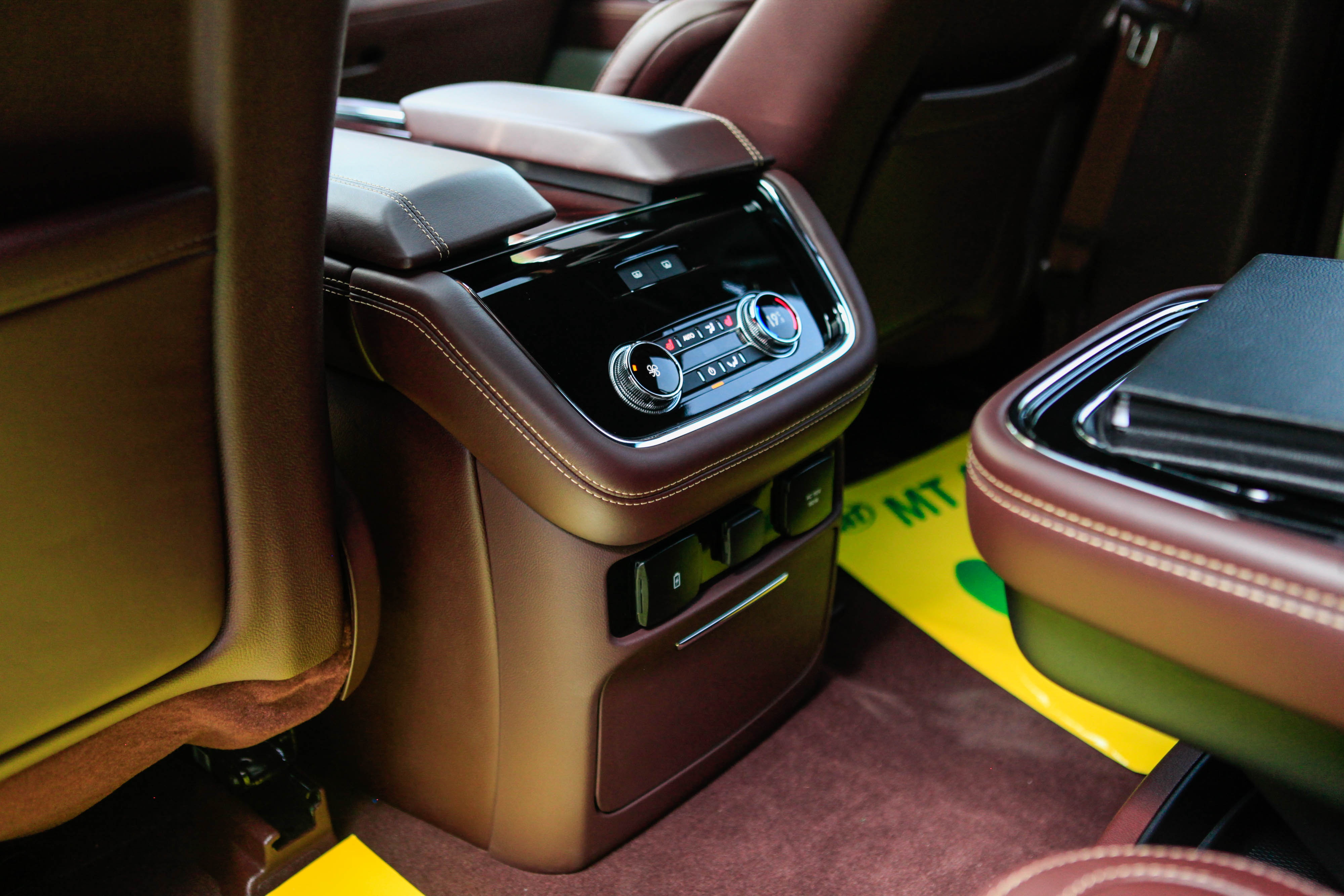 Chi tiết Lincoln Navigator L Black Label 2021 giá hơn 8 tỷ đồng ảnh 16 Chi tiet Lincoln Navigator L Black Label 2021 gia hon 8 ty dong anh 16