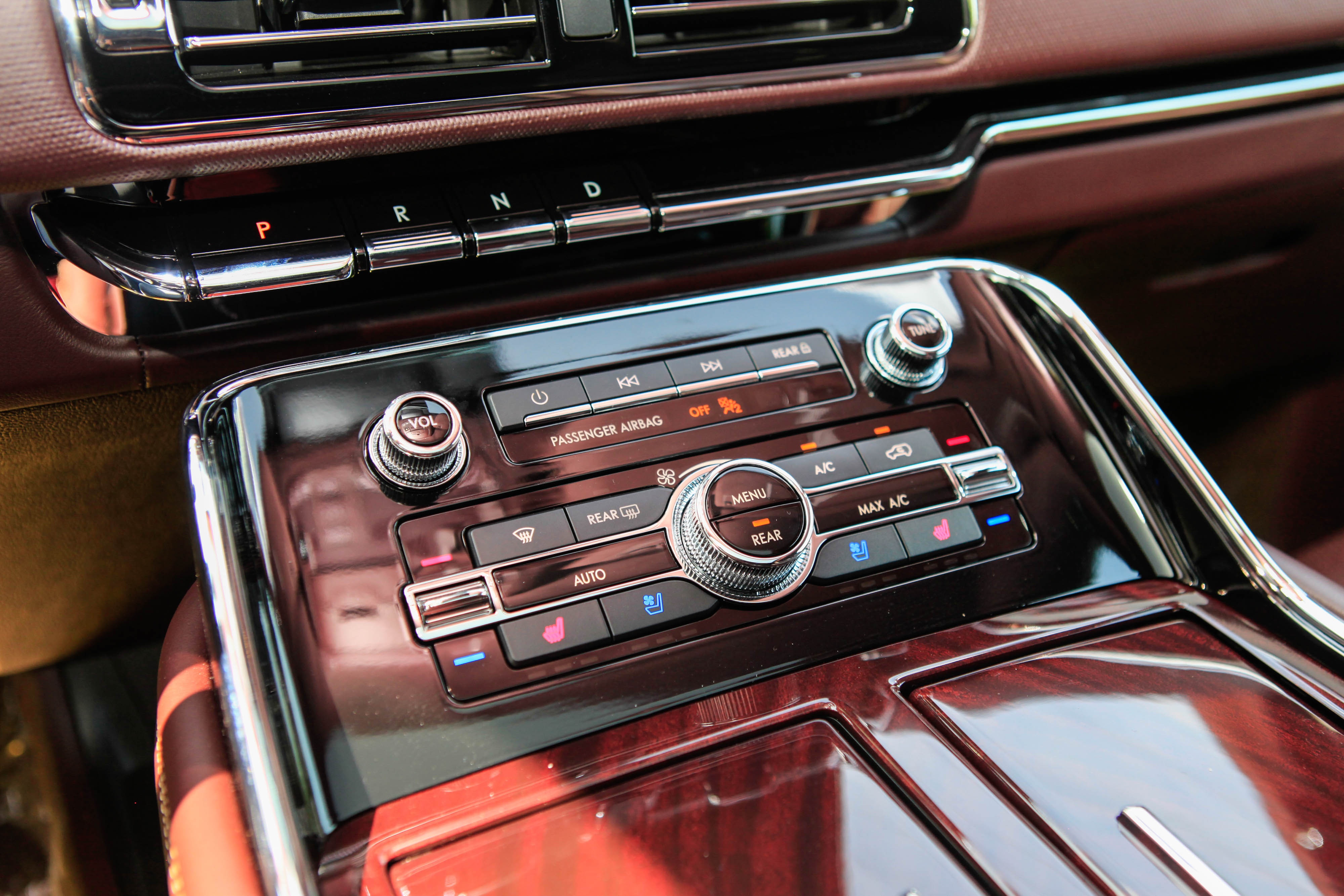 Chi tiết Lincoln Navigator L Black Label 2021 giá hơn 8 tỷ đồng ảnh 14 Chi tiet Lincoln Navigator L Black Label 2021 gia hon 8 ty dong anh 14