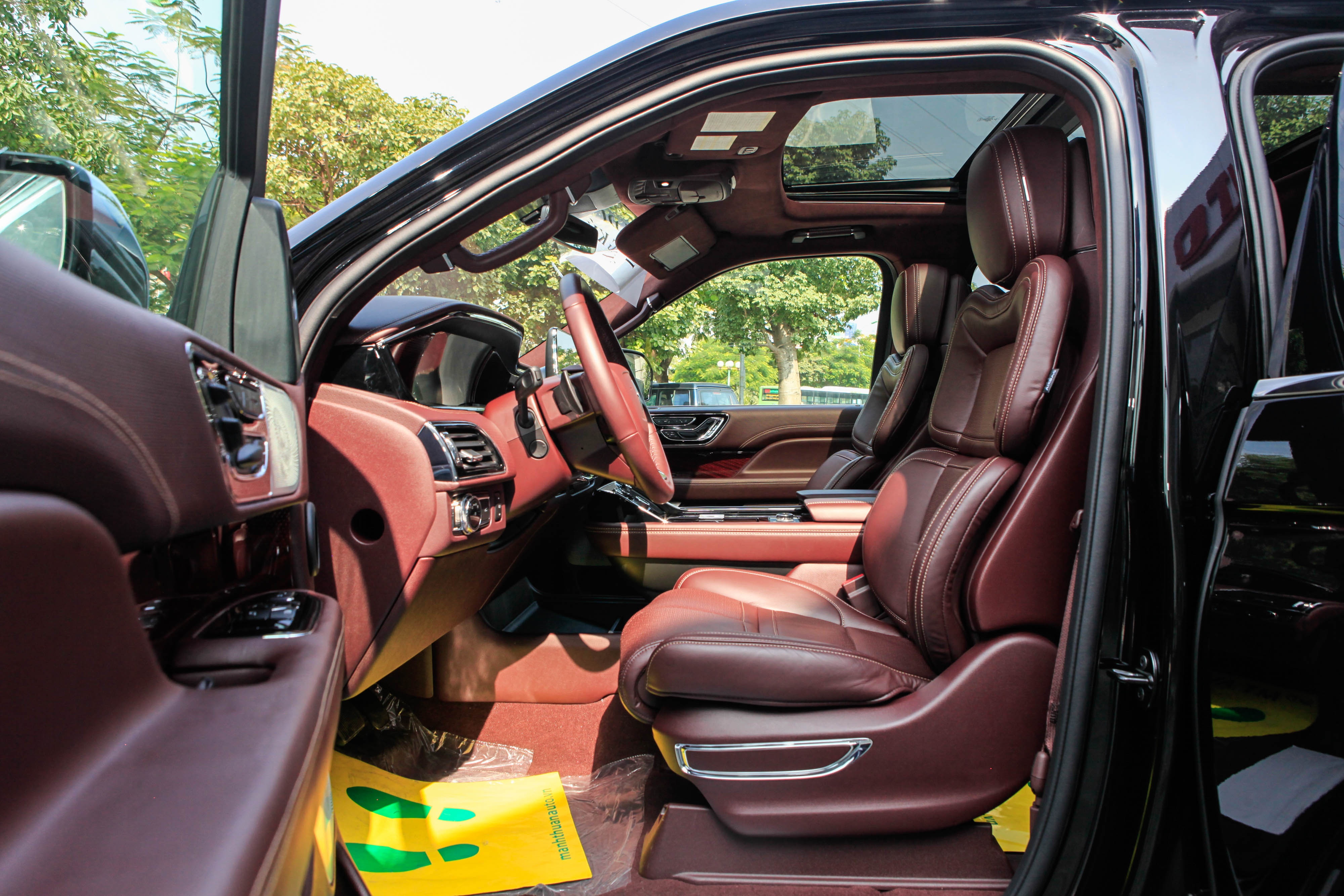 Chi tiết Lincoln Navigator L Black Label 2021 giá hơn 8 tỷ đồng ảnh 17 Chi tiet Lincoln Navigator L Black Label 2021 gia hon 8 ty dong anh 17