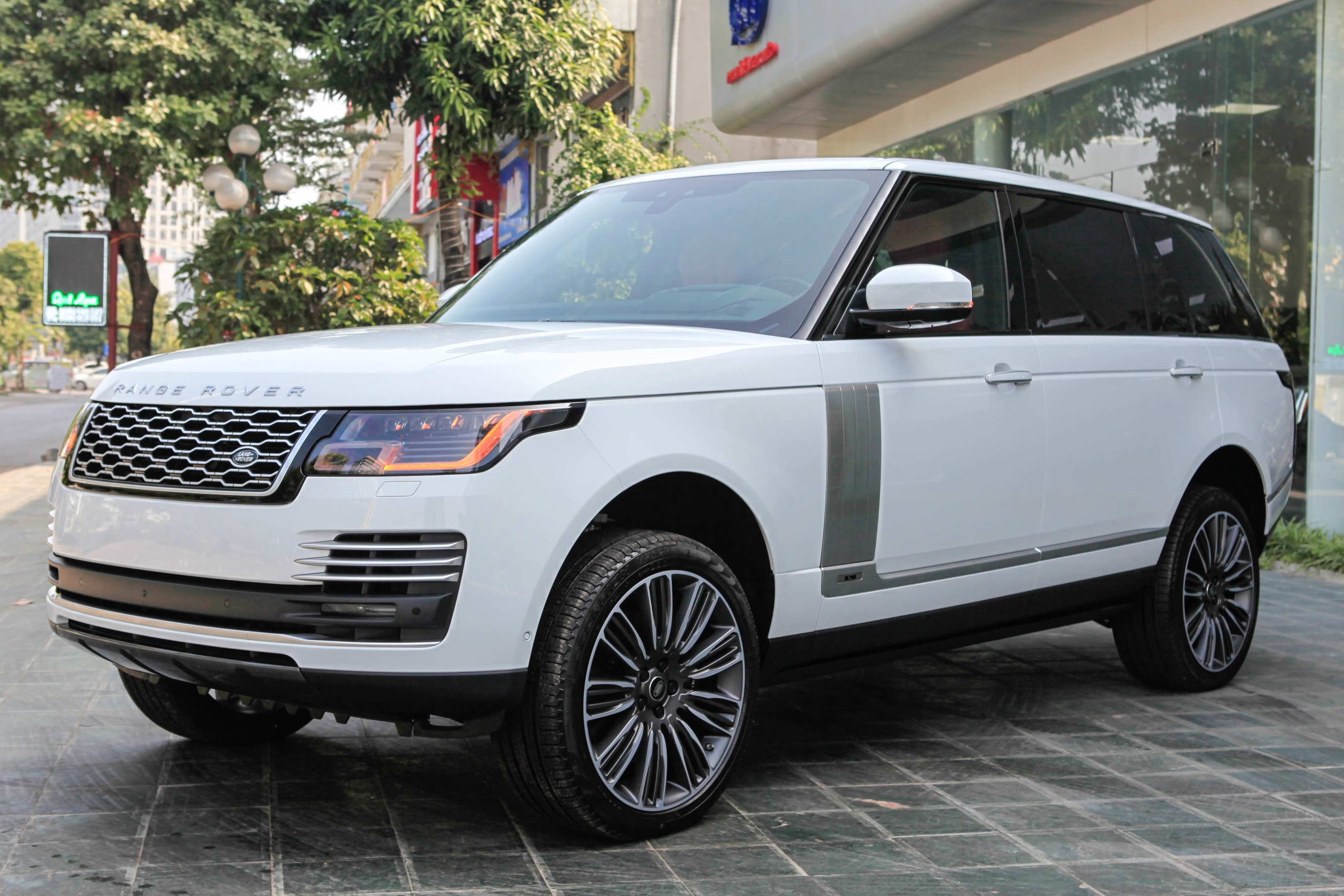 Chi tiet Range Rover Autobiography LWB P400 2020 gia hon 10 ty dong hinh anh