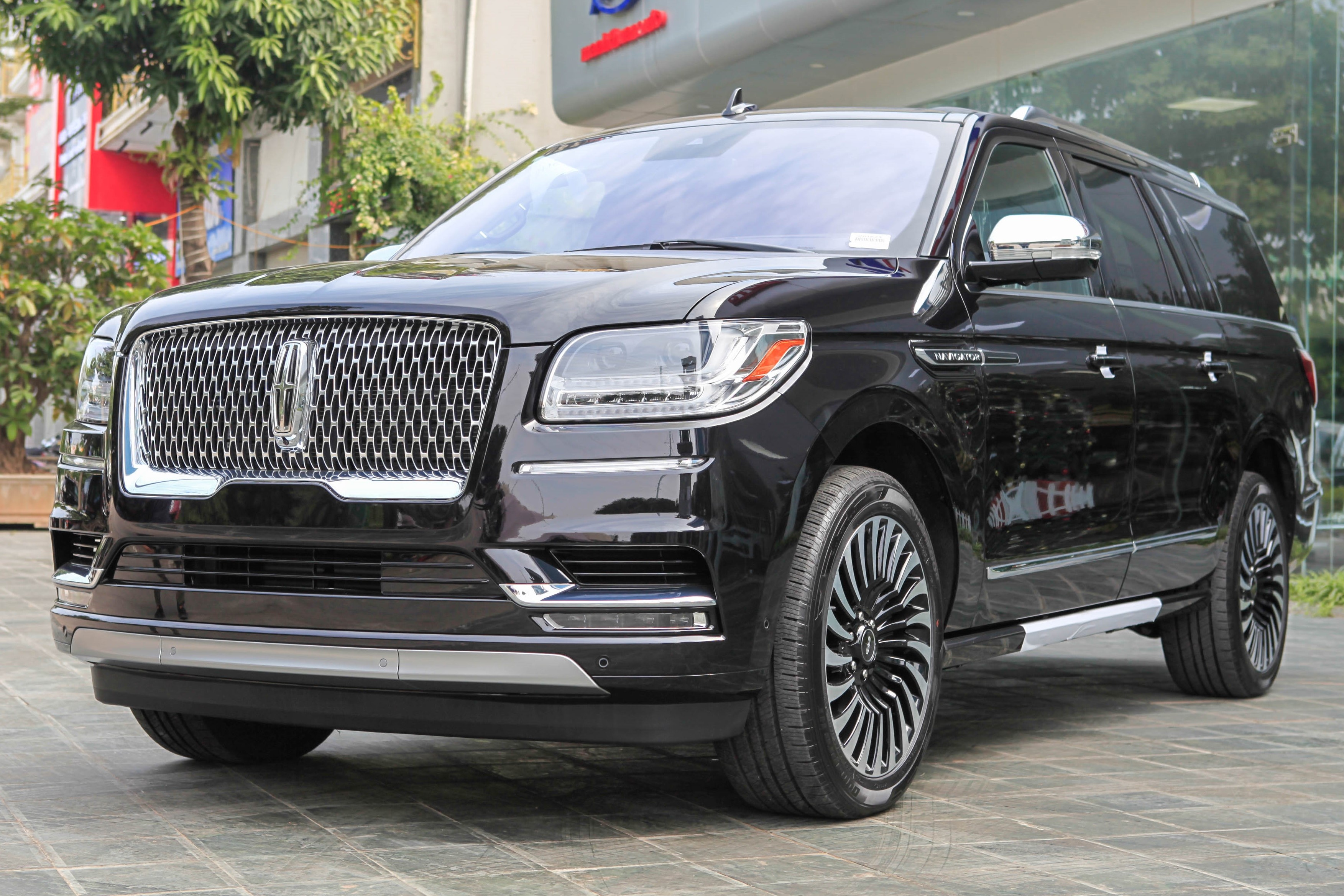 Chi tiet Lincoln Navigator L Black Label 2021 gia hon 8 ty dong hinh anh